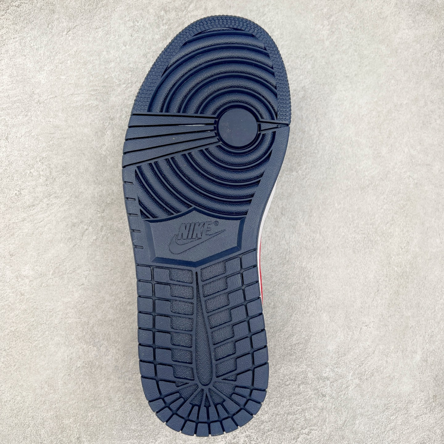 图片[9]-＃福利特价 Air Jordan AJ1 Low 低帮系列 百分百全新货品 零氧化发霉 给足利润空间操作 超乎所想的高性价比 原装楦头纸板开发 完美鞋型 超高清洁度 鞋型不臃肿别扭 原厂内置全掌气垫 A模大底 鞋舌AJ原厂专用牛津布 AJ专用反口珍珠布 原厂无杂质高弹内里海棉 特殊封边弹力鞋带 原鞋开模 拒绝公底 购置公司同步原材料 都有细节原汁原味 忠于原版 尺码：36 36.5 37.5 38 38.5 39 40 40.5 41 42 42.5 43 44 44.5 45 46-选品中心