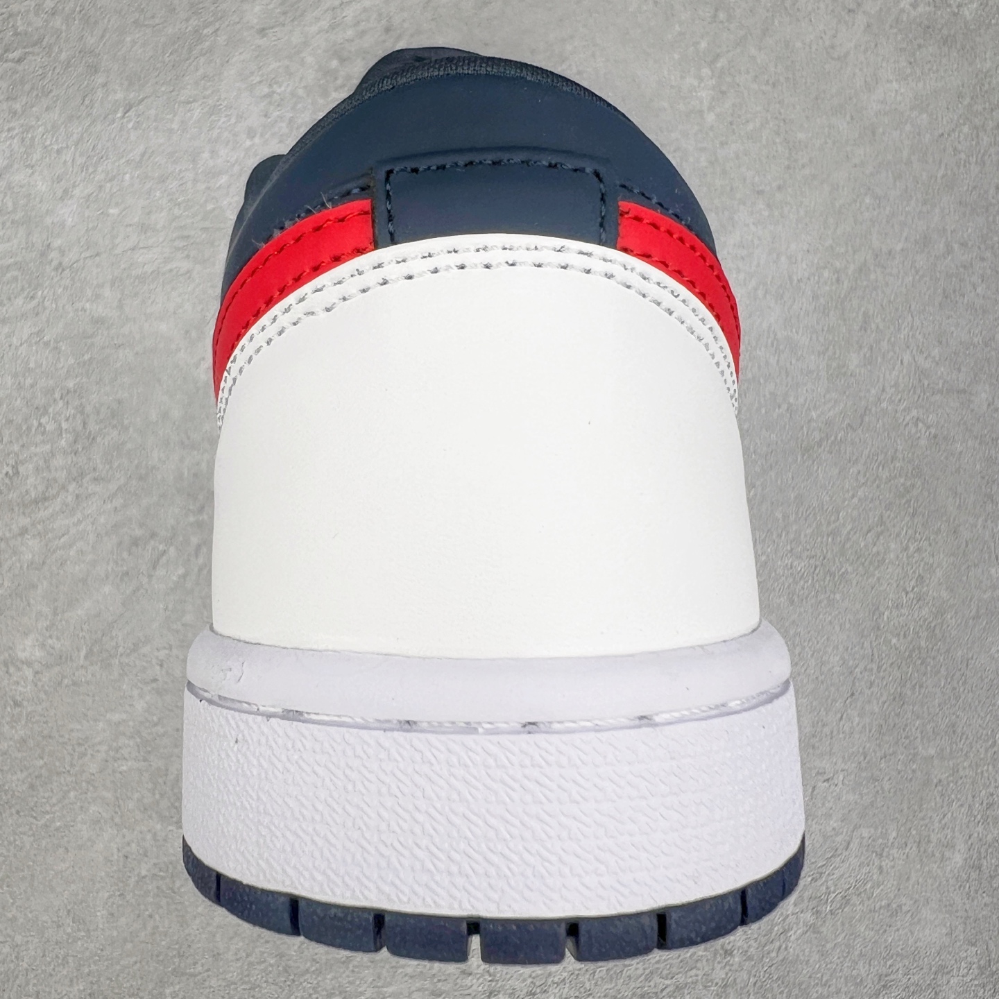 图片[8]-＃福利特价 Air Jordan AJ1 Low 低帮系列 百分百全新货品 零氧化发霉 给足利润空间操作 超乎所想的高性价比 原装楦头纸板开发 完美鞋型 超高清洁度 鞋型不臃肿别扭 原厂内置全掌气垫 A模大底 鞋舌AJ原厂专用牛津布 AJ专用反口珍珠布 原厂无杂质高弹内里海棉 特殊封边弹力鞋带 原鞋开模 拒绝公底 购置公司同步原材料 都有细节原汁原味 忠于原版 尺码：36 36.5 37.5 38 38.5 39 40 40.5 41 42 42.5 43 44 44.5 45 46-选品中心