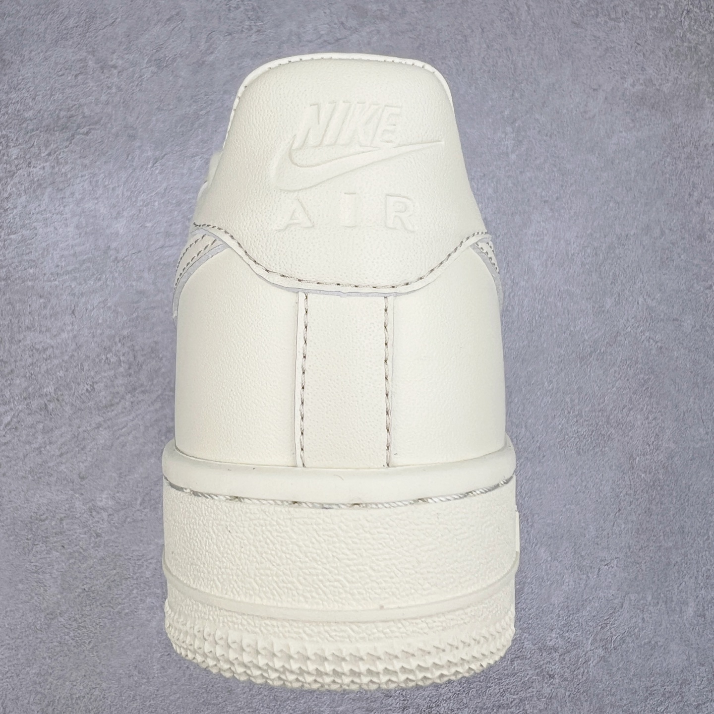 图片[8]-NK Air Force 1´07 Low 空军一号低帮百搭休闲运动板鞋 DM0211-101 柔软、弹性十足的缓震性能和出色的中底设计 横跨复古与现代的外型结合 造就出风靡全球 三十多年的Force 1 直到今天还深受青睐 实拍调校N版已经零色差零失真 百分百还原实物色彩所见即所得 不存在货不对板色差等低级问题 选购参考实物拍摄 不混卖不参货 只用心做好货严格选品 承诺混一赔十 尺码：36 36.5 37.5 38 38.5 39 40 40.5 41 42 42.5 43 44 44.5 45-选品中心