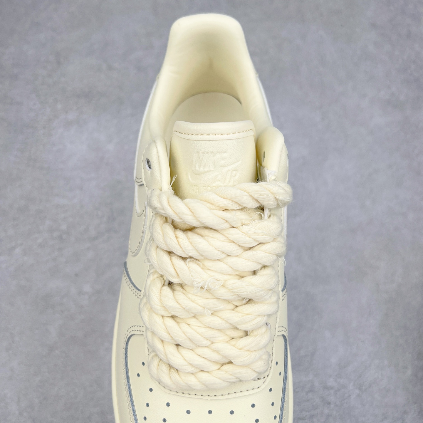 图片[5]-NK Air Force 1´07 Low 空军一号低帮百搭休闲运动板鞋 DM0211-101 柔软、弹性十足的缓震性能和出色的中底设计 横跨复古与现代的外型结合 造就出风靡全球 三十多年的Force 1 直到今天还深受青睐 实拍调校N版已经零色差零失真 百分百还原实物色彩所见即所得 不存在货不对板色差等低级问题 选购参考实物拍摄 不混卖不参货 只用心做好货严格选品 承诺混一赔十 尺码：36 36.5 37.5 38 38.5 39 40 40.5 41 42 42.5 43 44 44.5 45-选品中心