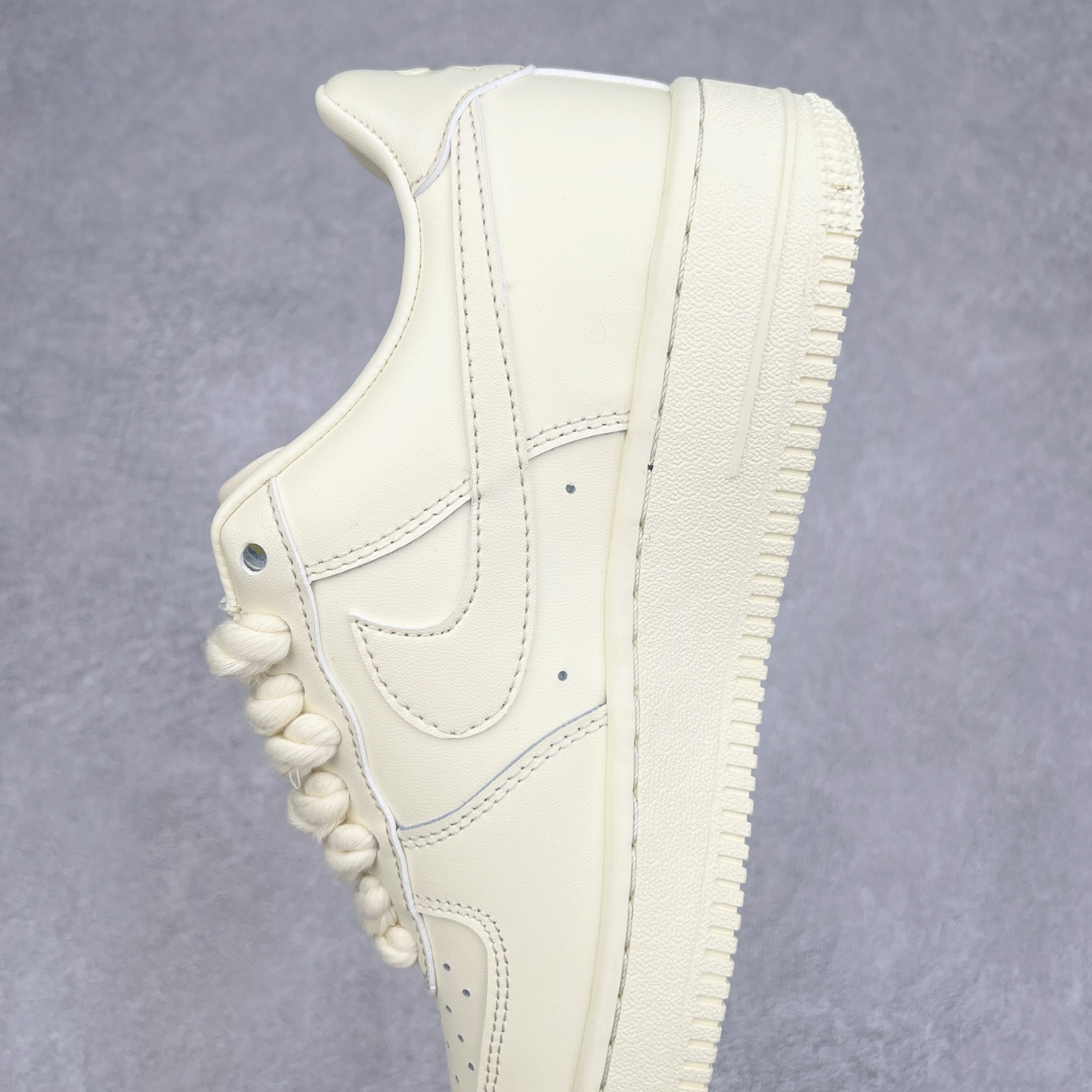 图片[7]-NK Air Force 1´07 Low 空军一号低帮百搭休闲运动板鞋 DM0211-101 柔软、弹性十足的缓震性能和出色的中底设计 横跨复古与现代的外型结合 造就出风靡全球 三十多年的Force 1 直到今天还深受青睐 实拍调校N版已经零色差零失真 百分百还原实物色彩所见即所得 不存在货不对板色差等低级问题 选购参考实物拍摄 不混卖不参货 只用心做好货严格选品 承诺混一赔十 尺码：36 36.5 37.5 38 38.5 39 40 40.5 41 42 42.5 43 44 44.5 45-选品中心