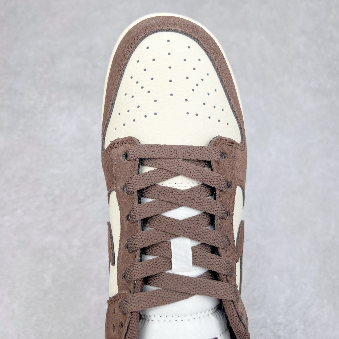 图片[4]-＃F版 NK Dunk Low 白棕色 FQ8249-104 性价比王者 极限压缩利润空间 超乎所想的高性价比 用料绝不含糊 原盒原配 正确耐磨橡胶大底 超高清洁度 全鞋零毛边皮料切割 全套原楦原模倾力打造完美版型 尺码：36 36.5 37.5 38 38.5 39 40 40.5 41 42 42.5 43 44 44.5 45 46 47.5-选品中心