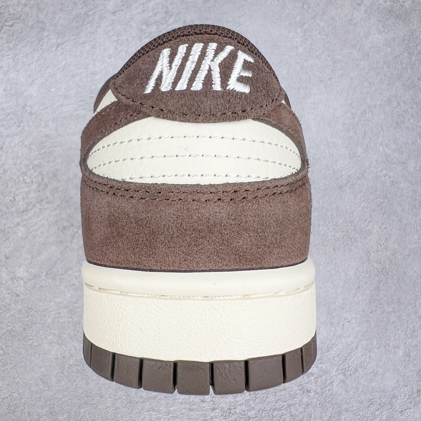 图片[8]-＃F版 NK Dunk Low 白棕色 FQ8249-104 性价比王者 极限压缩利润空间 超乎所想的高性价比 用料绝不含糊 原盒原配 正确耐磨橡胶大底 超高清洁度 全鞋零毛边皮料切割 全套原楦原模倾力打造完美版型 尺码：36 36.5 37.5 38 38.5 39 40 40.5 41 42 42.5 43 44 44.5 45 46 47.5-选品中心