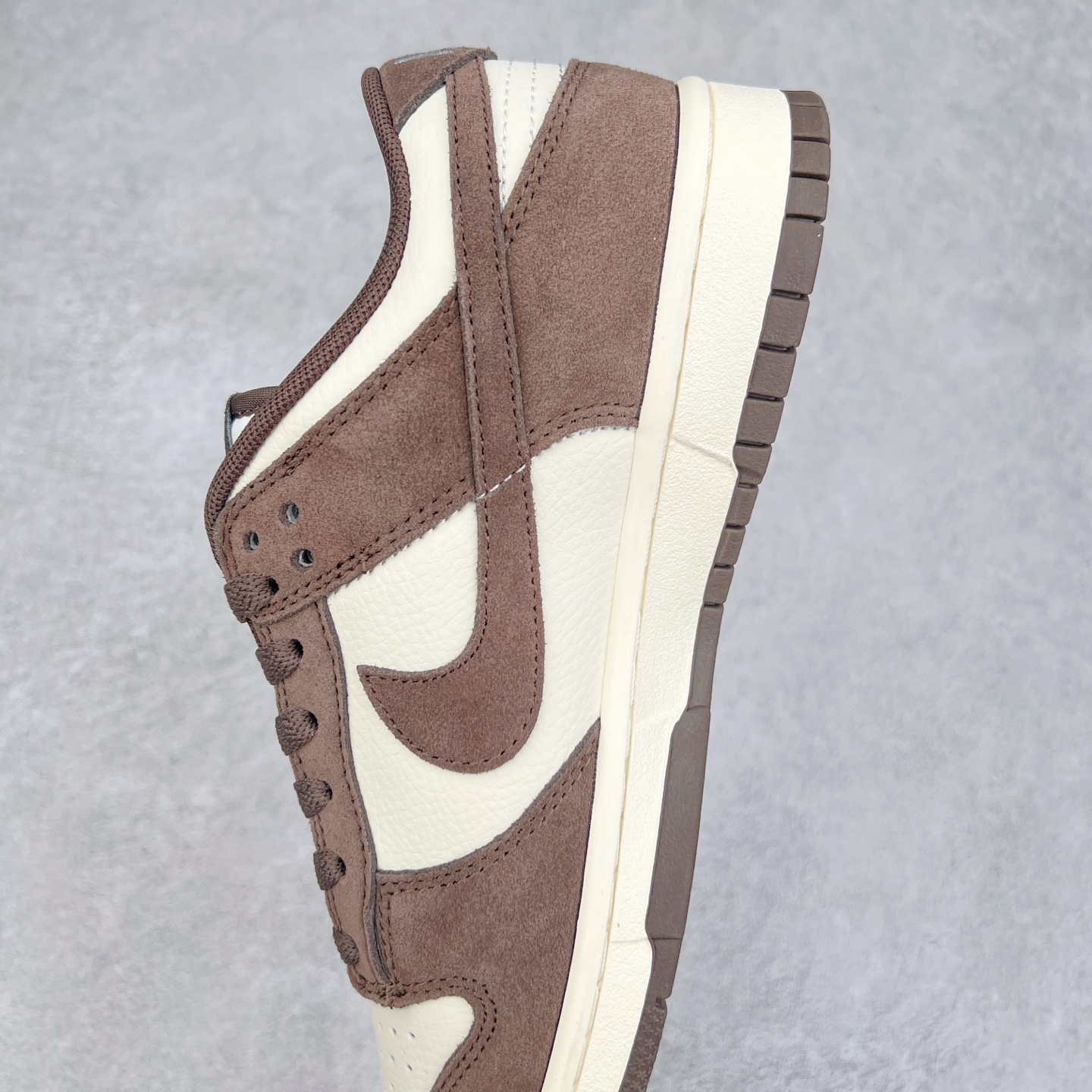 图片[7]-＃F版 NK Dunk Low 白棕色 FQ8249-104 性价比王者 极限压缩利润空间 超乎所想的高性价比 用料绝不含糊 原盒原配 正确耐磨橡胶大底 超高清洁度 全鞋零毛边皮料切割 全套原楦原模倾力打造完美版型 尺码：36 36.5 37.5 38 38.5 39 40 40.5 41 42 42.5 43 44 44.5 45 46 47.5-选品中心