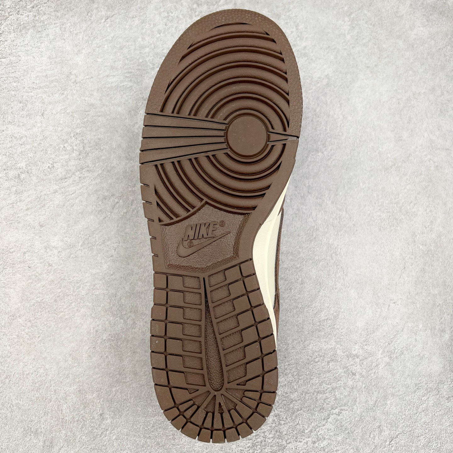 图片[9]-＃F版 NK Dunk Low 白棕色 FQ8249-104 性价比王者 极限压缩利润空间 超乎所想的高性价比 用料绝不含糊 原盒原配 正确耐磨橡胶大底 超高清洁度 全鞋零毛边皮料切割 全套原楦原模倾力打造完美版型 尺码：36 36.5 37.5 38 38.5 39 40 40.5 41 42 42.5 43 44 44.5 45 46 47.5-选品中心