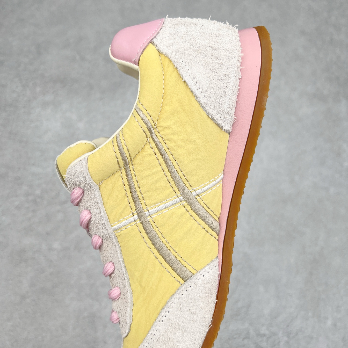 图片[7]-GG-CC德训鞋2.0系列阿甘复古风芭蕾舞鞋薄底百搭休闲运动鞋系列 #广东大厂品质 25ss春季新款 全手工拉帮工艺成型 反绒牛皮革拼接头层皮饰片鞋面材质 鞋身原装高密度防刮尼龙面料,极好柔软效果 双春日踏青舒适度和少女感 GGCC德训鞋界的白月光🌙 长时间走路和站立都不累脚 不管怎么搭配都好看 尺码：35 36 37 38 39 40-选品中心