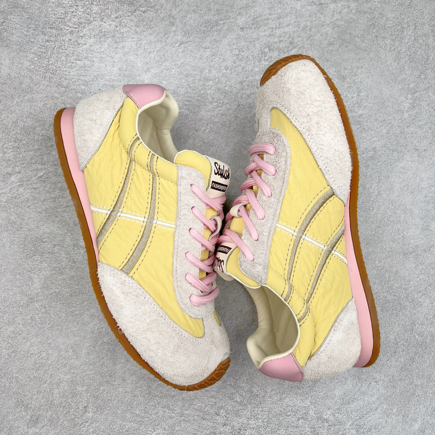 图片[3]-GG-CC德训鞋2.0系列阿甘复古风芭蕾舞鞋薄底百搭休闲运动鞋系列 #广东大厂品质 25ss春季新款 全手工拉帮工艺成型 反绒牛皮革拼接头层皮饰片鞋面材质 鞋身原装高密度防刮尼龙面料,极好柔软效果 双春日踏青舒适度和少女感 GGCC德训鞋界的白月光🌙 长时间走路和站立都不累脚 不管怎么搭配都好看 尺码：35 36 37 38 39 40-选品中心