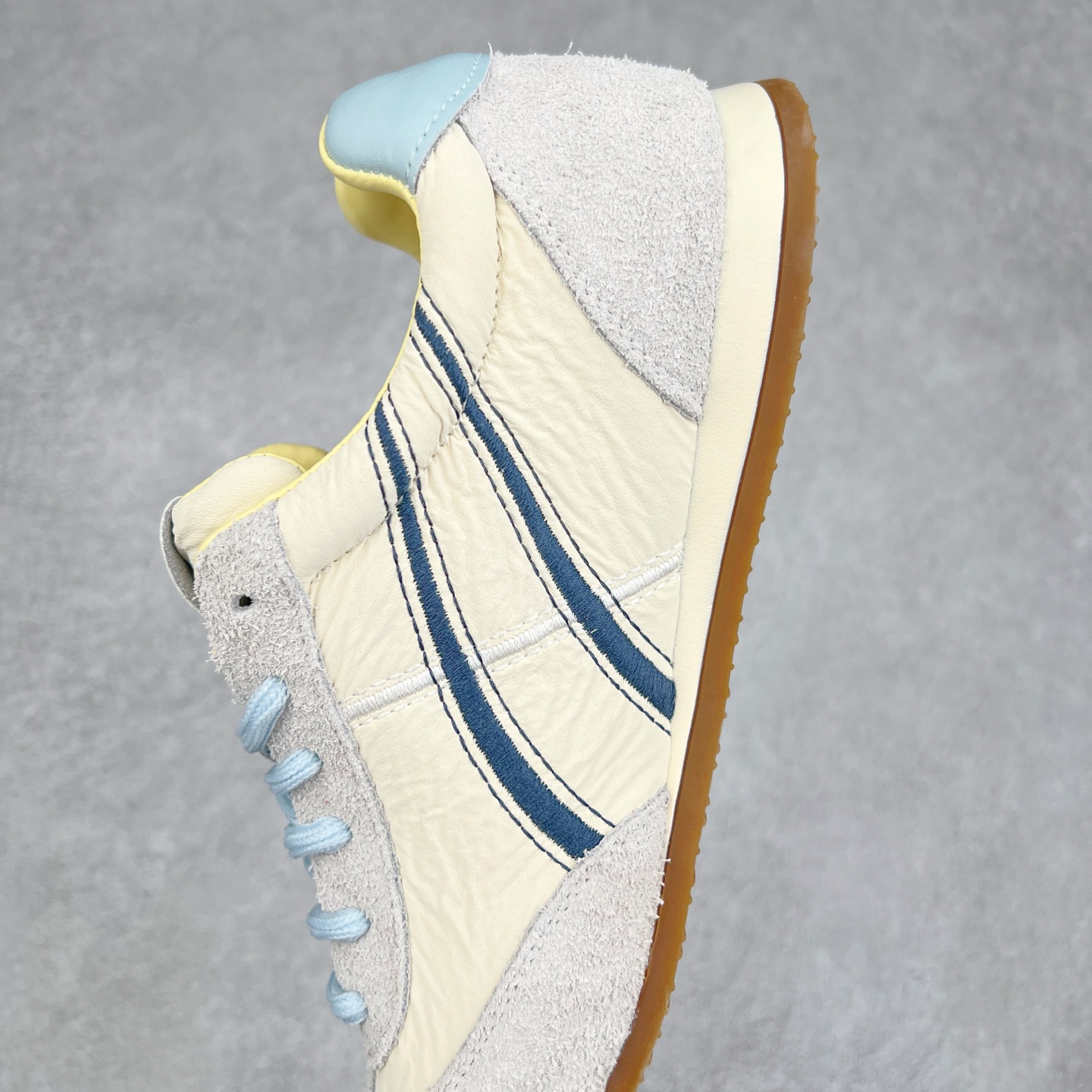 图片[7]-GG-CC德训鞋2.0系列阿甘复古风芭蕾舞鞋薄底百搭休闲运动鞋系列 #广东大厂品质 25ss春季新款 全手工拉帮工艺成型 反绒牛皮革拼接头层皮饰片鞋面材质 鞋身原装高密度防刮尼龙面料,极好柔软效果 双春日踏青舒适度和少女感 GGCC德训鞋界的白月光🌙 长时间走路和站立都不累脚 不管怎么搭配都好看 尺码：35 36 37 38 39 40-选品中心