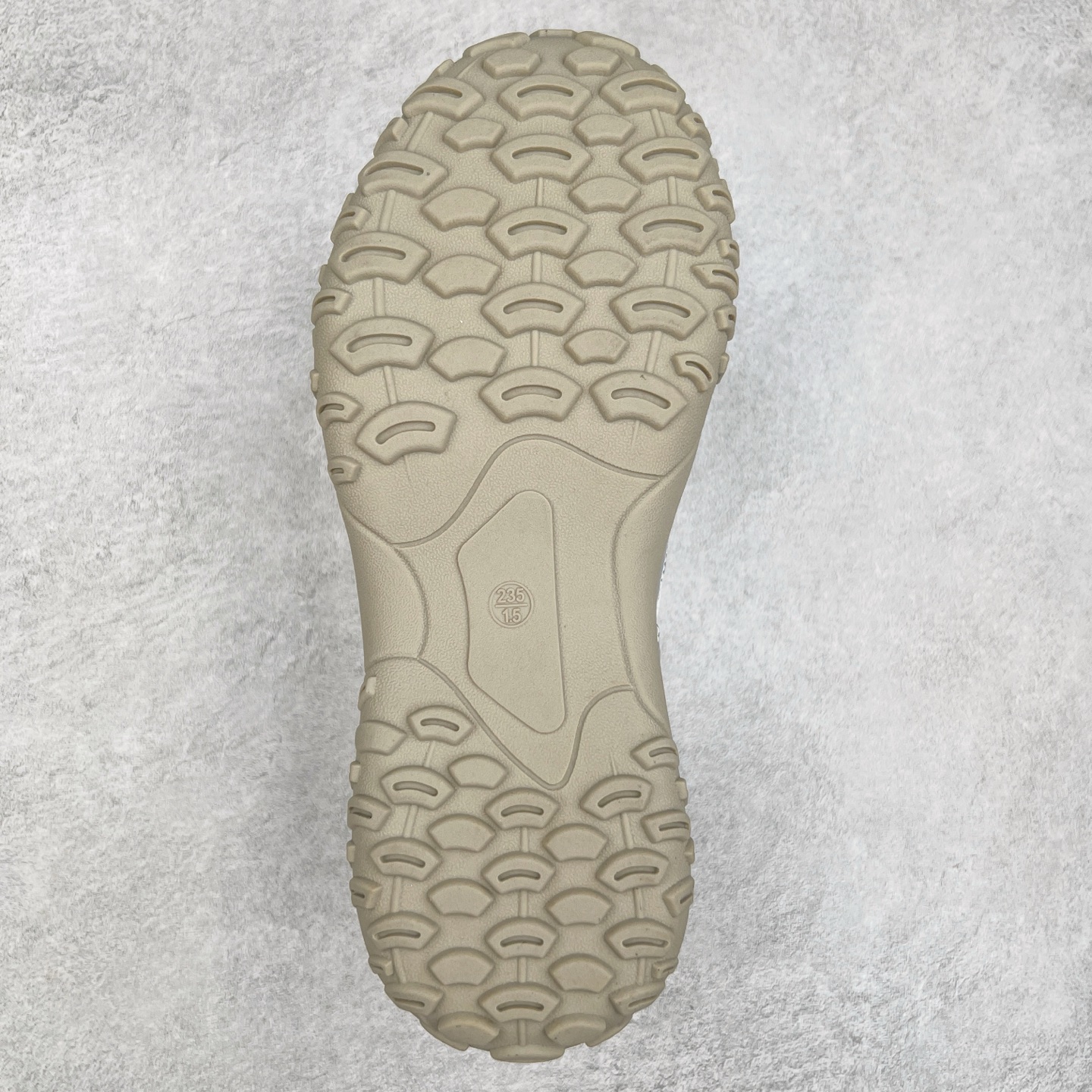 图片[9]-GG-CC Chunky Low休闲时尚运动厚底增高老爹鞋系列 广东大厂出品 完美细节 25ss春季新款厚底增高 大长腿 时髦look轻松定格 不费力展现率性氛围 高档银盒 酷帅机能风不规则设计大底 双鞋带拼色造型设计 轻便舒适百搭 GGcc厚底增高简直就是小个子的快乐! 不管怎么搭都好看~ 尺码：35 36 37 38 39 40-选品中心