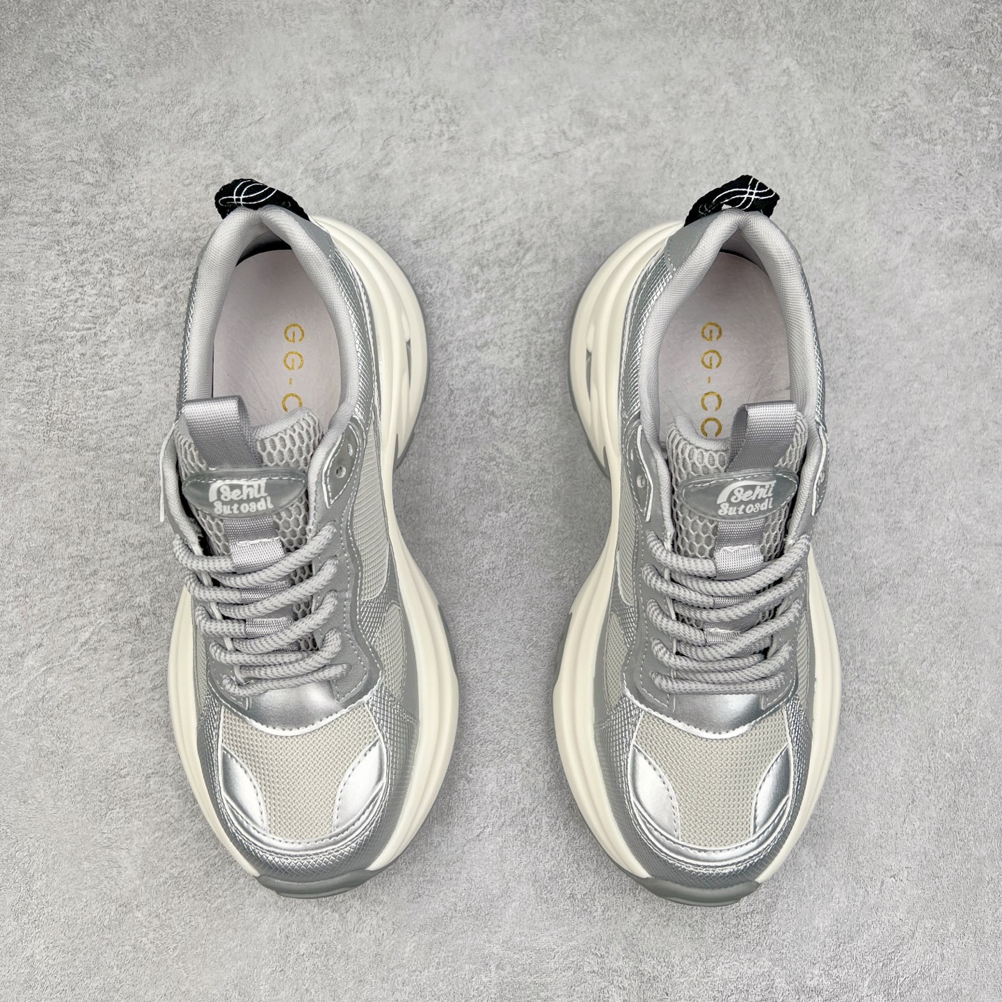 图片[2]-GG-CC Chunky Low 休闲运动老爹鞋 #广东大厂出品 完美细节 25ss早春新款 大长腿 时髦look轻松定格 不费力展现率性氛围 酷帅机能风不规则设计大底 GGcc杏银红色拼色造型设计 轻便舒适百搭 不管怎么搭都敲好看~尺码：35 36 37 38 39 40-选品中心