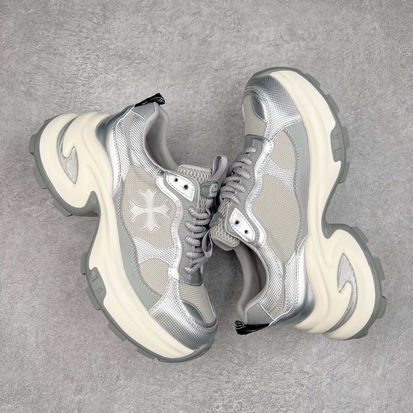 图片[3]-GG-CC Chunky Low 休闲运动老爹鞋 #广东大厂出品 完美细节 25ss早春新款 大长腿 时髦look轻松定格 不费力展现率性氛围 酷帅机能风不规则设计大底 GGcc杏银红色拼色造型设计 轻便舒适百搭 不管怎么搭都敲好看~尺码：35 36 37 38 39 40-选品中心