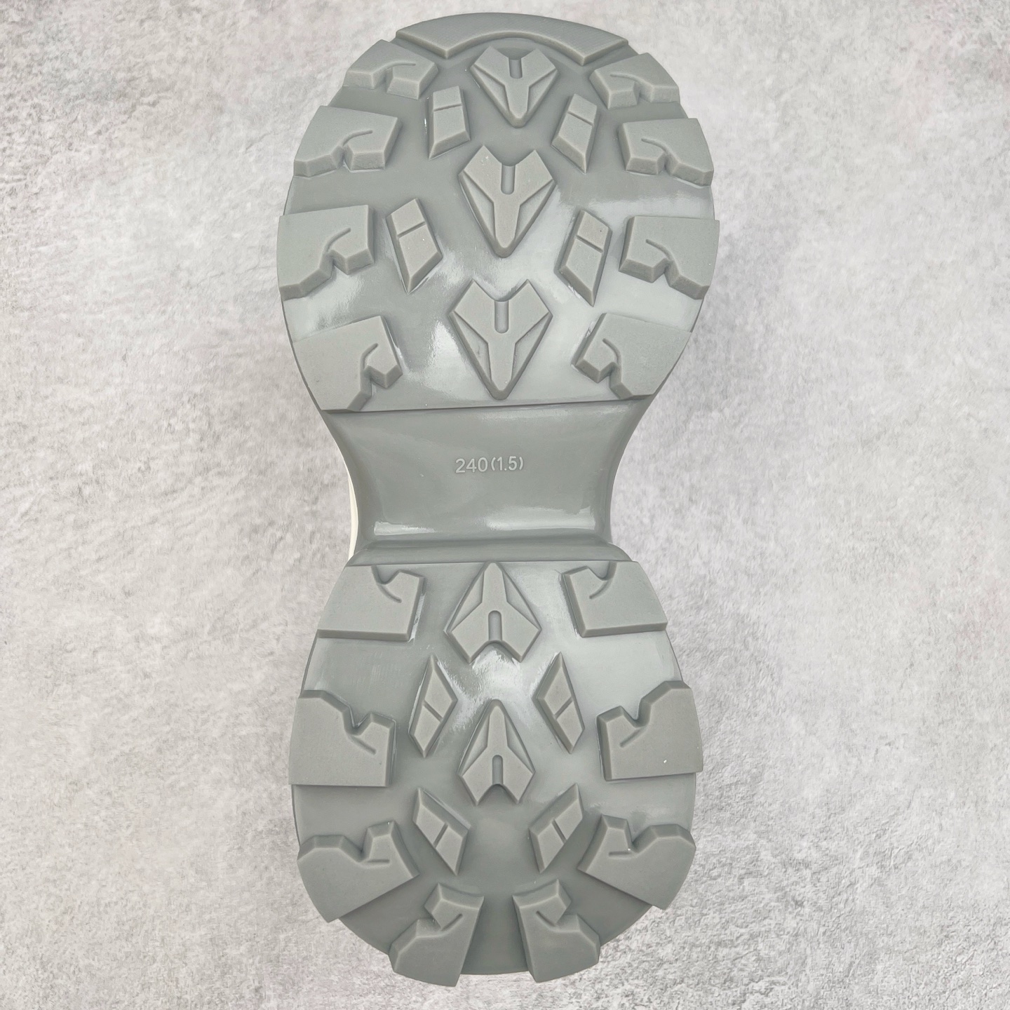 图片[9]-GG-CC Chunky Low 休闲运动老爹鞋 #广东大厂出品 完美细节 25ss早春新款 大长腿 时髦look轻松定格 不费力展现率性氛围 酷帅机能风不规则设计大底 GGcc杏银红色拼色造型设计 轻便舒适百搭 不管怎么搭都敲好看~尺码：35 36 37 38 39 40-选品中心