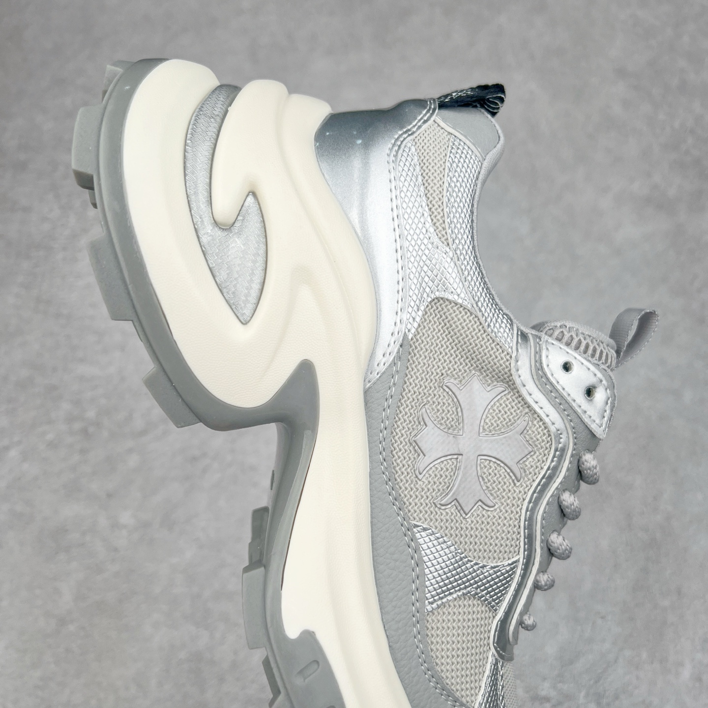 图片[6]-GG-CC Chunky Low 休闲运动老爹鞋 #广东大厂出品 完美细节 25ss早春新款 大长腿 时髦look轻松定格 不费力展现率性氛围 酷帅机能风不规则设计大底 GGcc杏银红色拼色造型设计 轻便舒适百搭 不管怎么搭都敲好看~尺码：35 36 37 38 39 40-选品中心