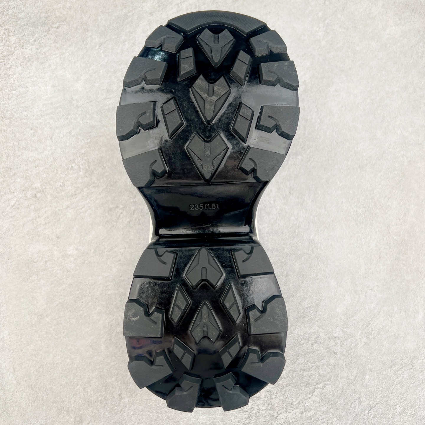 图片[9]-GG-CC Chunky Low 休闲运动老爹鞋 #广东大厂出品 完美细节 25ss早春新款 大长腿 时髦look轻松定格 不费力展现率性氛围 酷帅机能风不规则设计大底 GGcc杏银红色拼色造型设计 轻便舒适百搭 不管怎么搭都敲好看~尺码：35 36 37 38 39 40-选品中心