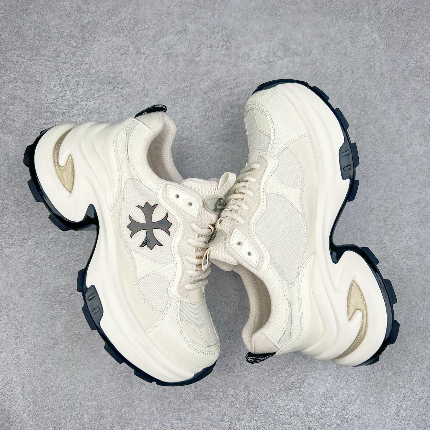 图片[3]-GG-CC Chunky Low 休闲运动老爹鞋 #广东大厂出品 完美细节 25ss早春新款 大长腿 时髦look轻松定格 不费力展现率性氛围 酷帅机能风不规则设计大底 GGcc杏银红色拼色造型设计 轻便舒适百搭 不管怎么搭都敲好看~尺码：35 36 37 38 39 40-选品中心