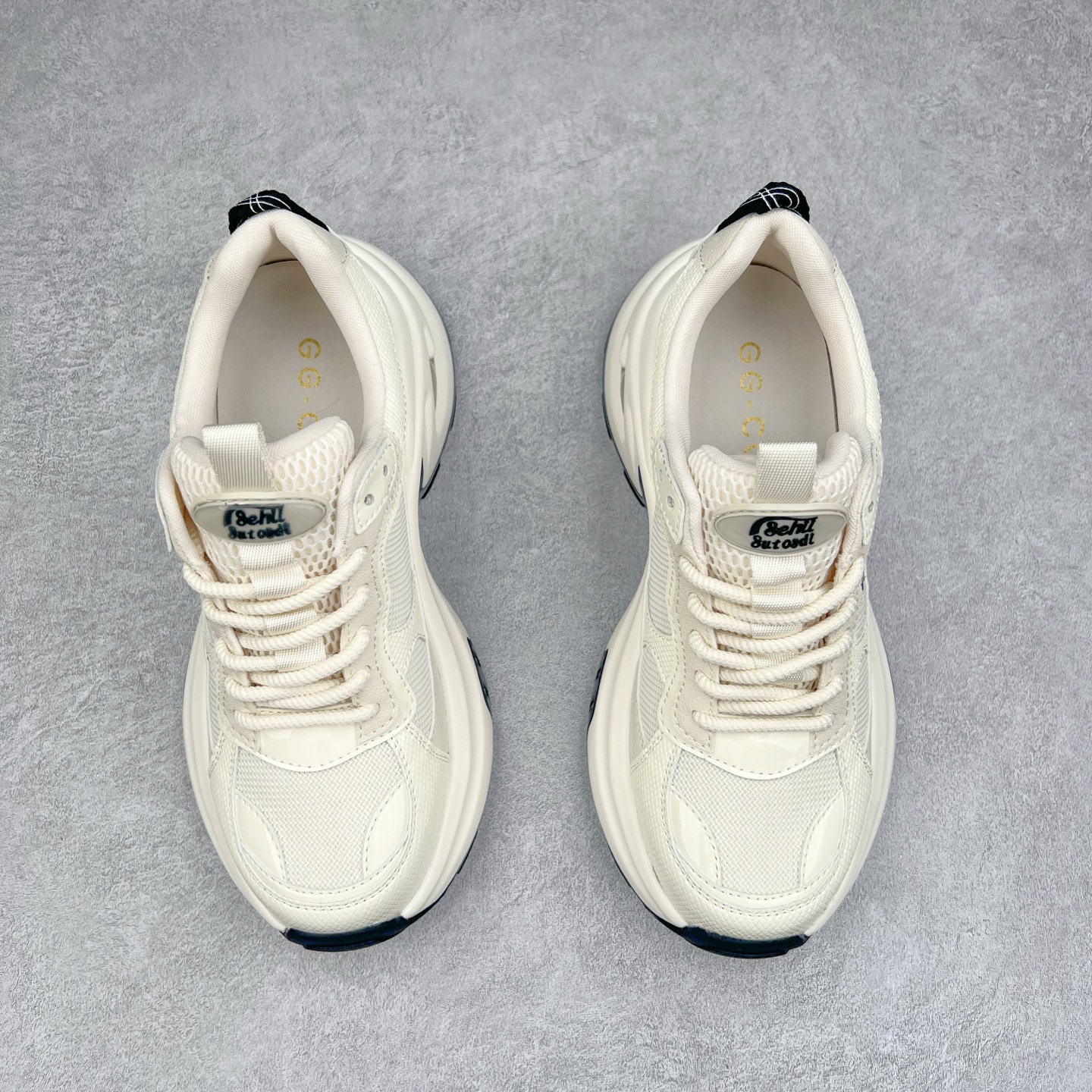 图片[2]-GG-CC Chunky Low 休闲运动老爹鞋 #广东大厂出品 完美细节 25ss早春新款 大长腿 时髦look轻松定格 不费力展现率性氛围 酷帅机能风不规则设计大底 GGcc杏银红色拼色造型设计 轻便舒适百搭 不管怎么搭都敲好看~尺码：35 36 37 38 39 40-选品中心