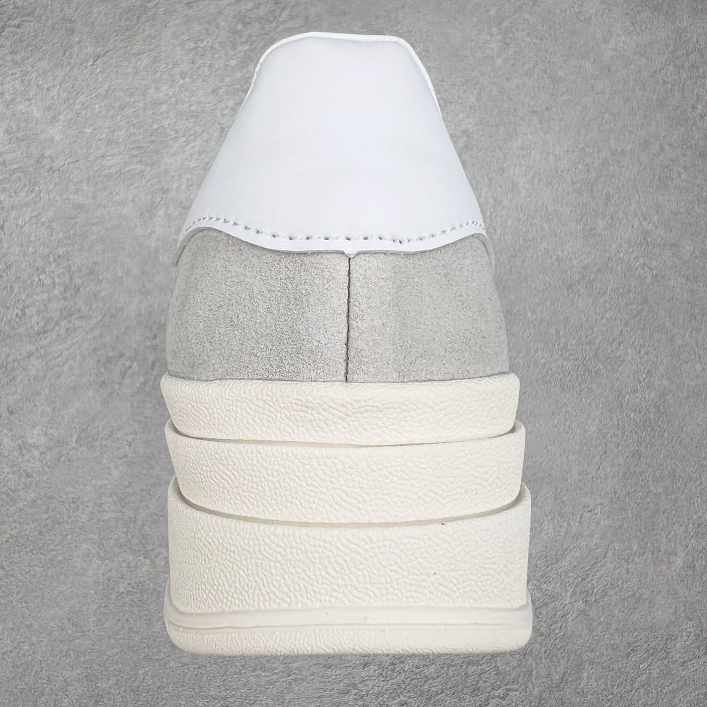 图片[8]-＃CS纯原 AD Originals Gazelle Bold W 羚羊松糕系列复古百搭厚底增高低帮休闲运动板鞋 JI2716 新的一年就要换新的打扮啦！除了设定变美、健身、减肥等目标外，你已经可以利用鞋子来“偷偷改善身材比例”的愿望了！ 因为有一句话。身高不够。鞋子来凑~赶快入手以下各大运动品牌最新推出的“厚底增高运动鞋”吧。 是最好穿最百搭的长腿神器。 重点是……不仅价格不错～鞋子也不错啊！Originals的Gazelle Bold鞋款打造出「超厚底版本」！延续流线鞋型、经典麂皮材质、白色三条线和侧面烫金标志的复古外型，奶油白鞋底高度直接乘3，出门搭上它，保证一路步步高升。尺码：36 36⅔ 37⅓ 38 38⅔ 39⅓ 40-选品中心