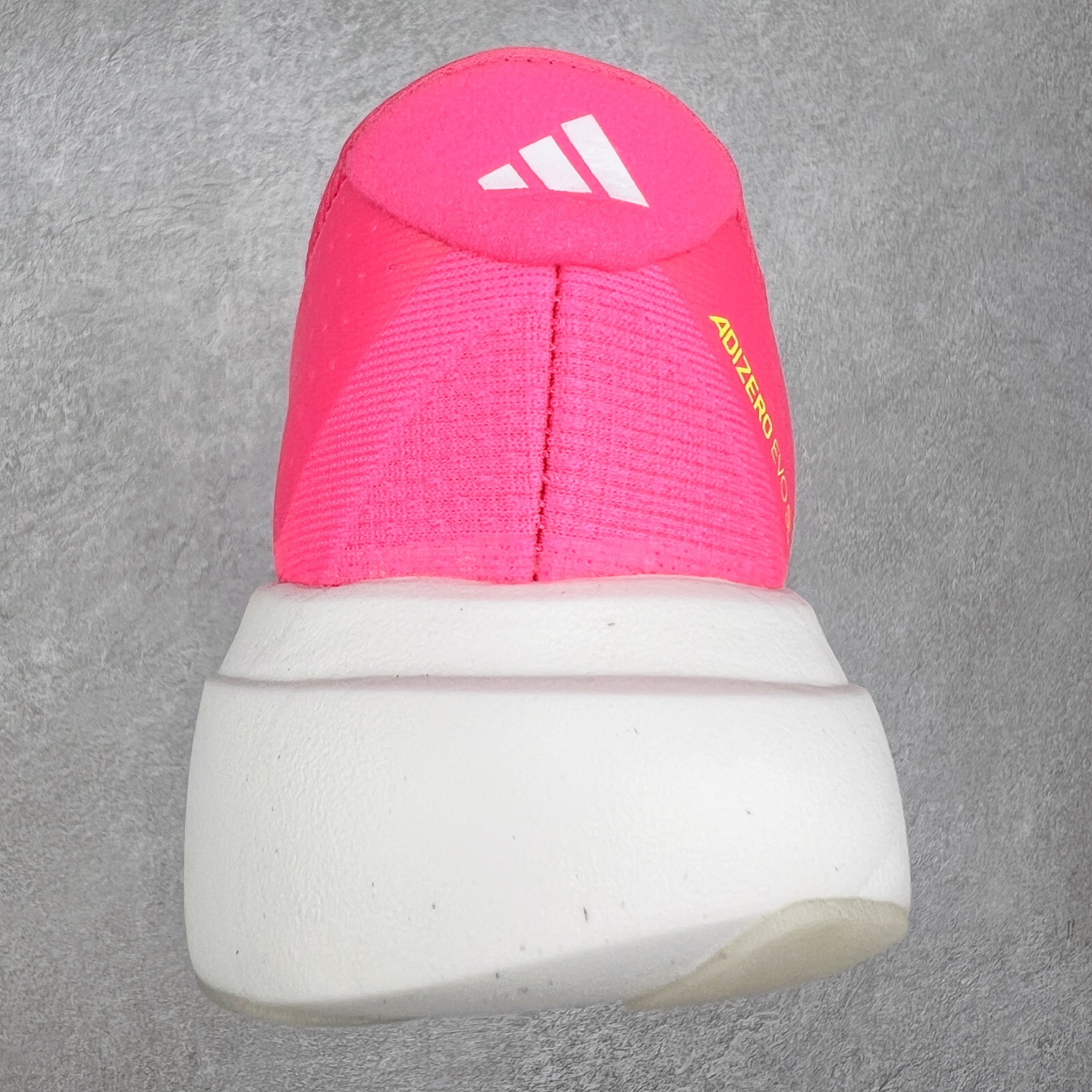 图片[8]-AD Adizero EVO SL 马拉松竞速专业跑鞋 JS4455 CELERMESH针织网面非常轻薄 纤维间的缝隙很大 可以保证跑步时的透气、排汗效果 鞋舌直接与两侧的内衬和鞋底连接在一起 在跑步过程中不会被鞋舌的左右移动所困扰 在标准鞋带孔的基础上再拓宽一组鞋带孔 适合不同脚型的需求 突破性 EnergyRods 技术，有助于跑者实现更好的成绩 中底独特的LIGHTSTRIKE PRO泡棉材质 微弹感觉在跑步过程中给予了良好的支撑体验 对于顶级精英和高水平进阶跑者来说 ADIOS PRO是一双值得信赖的竞速比赛用鞋 尺码：36 36.5 37.5 38 38.5 39 40 40.5 41 42 42.5 43 44 44.5 45-选品中心