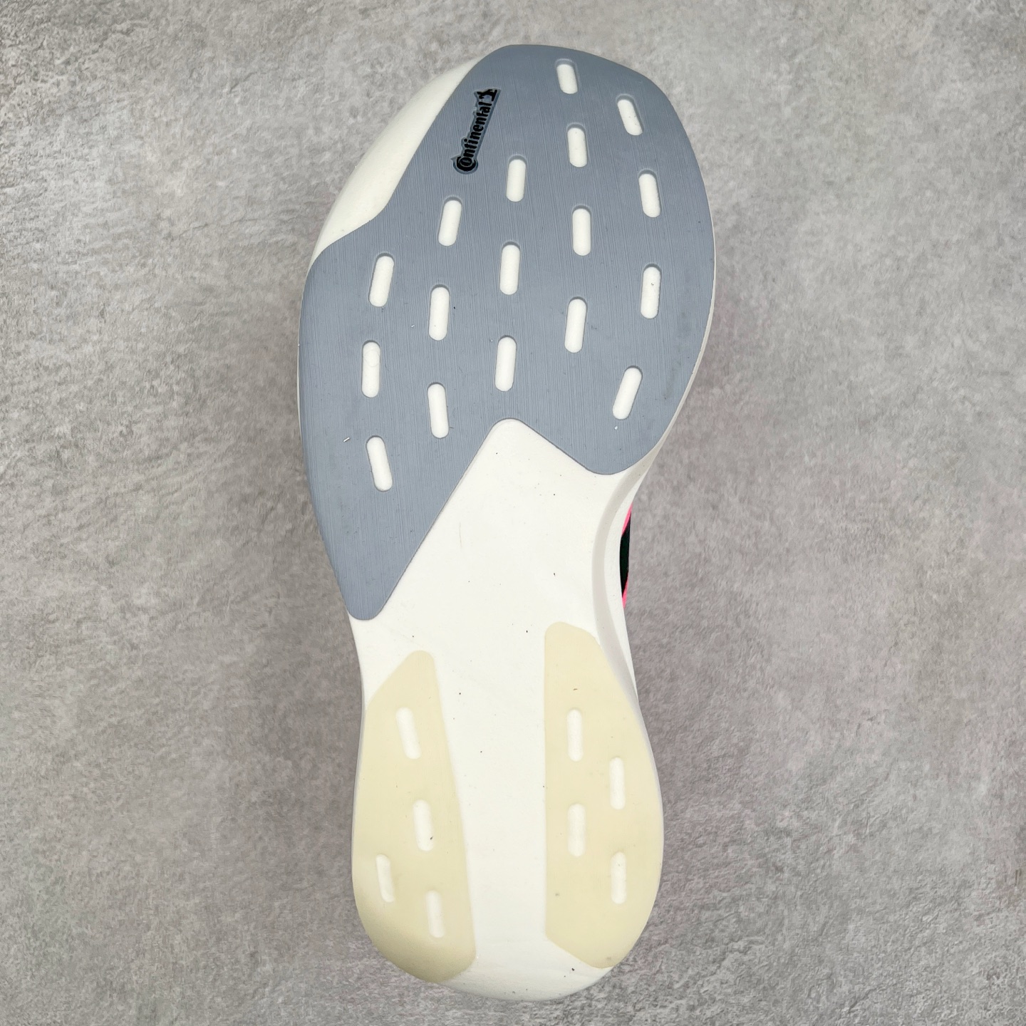 图片[9]-AD Adizero EVO SL 马拉松竞速专业跑鞋 JS4455 CELERMESH针织网面非常轻薄 纤维间的缝隙很大 可以保证跑步时的透气、排汗效果 鞋舌直接与两侧的内衬和鞋底连接在一起 在跑步过程中不会被鞋舌的左右移动所困扰 在标准鞋带孔的基础上再拓宽一组鞋带孔 适合不同脚型的需求 突破性 EnergyRods 技术，有助于跑者实现更好的成绩 中底独特的LIGHTSTRIKE PRO泡棉材质 微弹感觉在跑步过程中给予了良好的支撑体验 对于顶级精英和高水平进阶跑者来说 ADIOS PRO是一双值得信赖的竞速比赛用鞋 尺码：36 36.5 37.5 38 38.5 39 40 40.5 41 42 42.5 43 44 44.5 45-选品中心