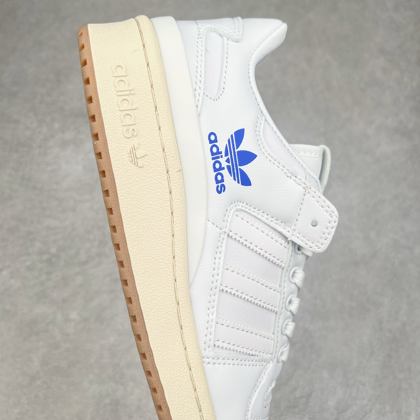 图片[6]-AD Forum 84 Low OG 低帮百搭潮流休闲运动板鞋 以复古篮球鞋的外形为基础 采用皮革拼接 简约百搭 更加贴合舒适 中底内侧网格造型起到点睛之笔 外底橡胶 更显复古 尺码：36 36.5 37.5 38 38.5 39 40 40.5 41 42 42.5 43 44 44.5 45-选品中心