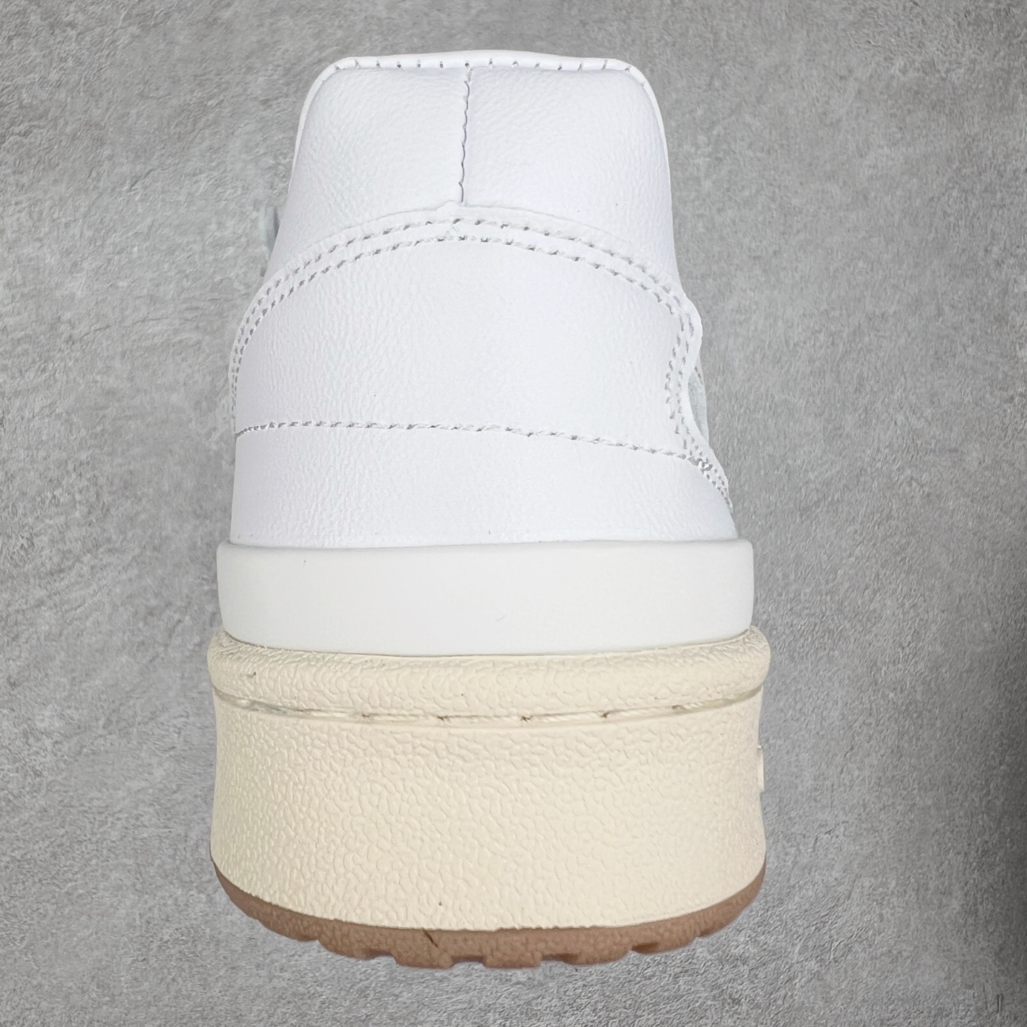 图片[8]-AD Forum 84 Low OG 低帮百搭潮流休闲运动板鞋 以复古篮球鞋的外形为基础 采用皮革拼接 简约百搭 更加贴合舒适 中底内侧网格造型起到点睛之笔 外底橡胶 更显复古 尺码：36 36.5 37.5 38 38.5 39 40 40.5 41 42 42.5 43 44 44.5 45-选品中心