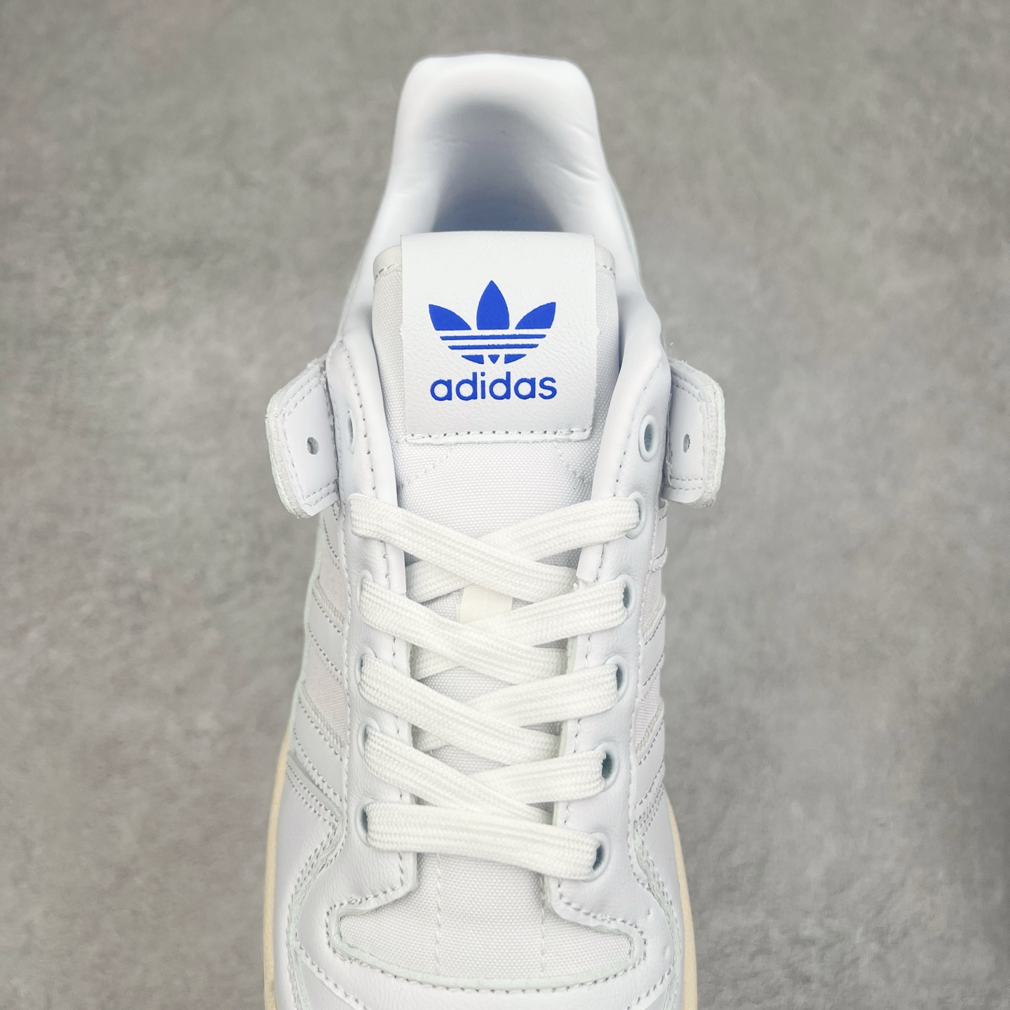 图片[5]-AD Forum 84 Low OG 低帮百搭潮流休闲运动板鞋 以复古篮球鞋的外形为基础 采用皮革拼接 简约百搭 更加贴合舒适 中底内侧网格造型起到点睛之笔 外底橡胶 更显复古 尺码：36 36.5 37.5 38 38.5 39 40 40.5 41 42 42.5 43 44 44.5 45-选品中心