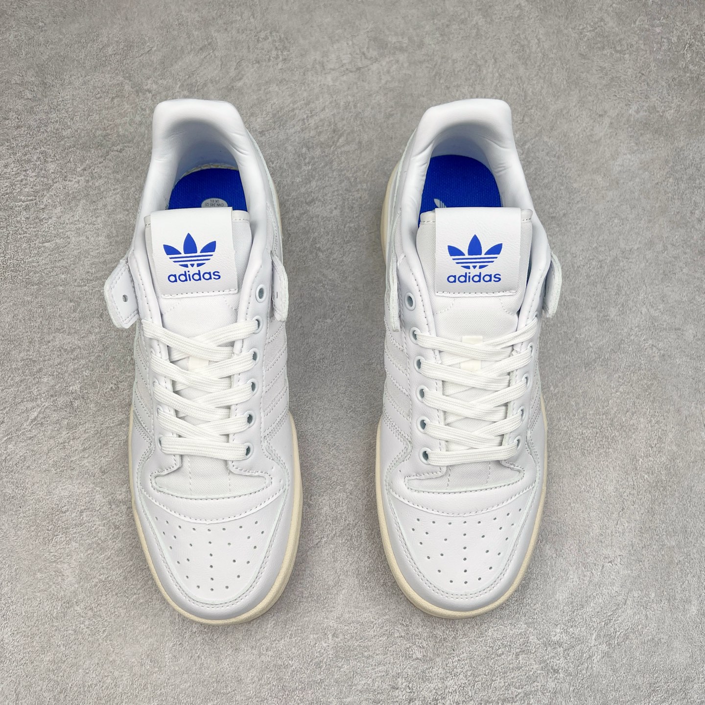 图片[2]-AD Forum 84 Low OG 低帮百搭潮流休闲运动板鞋 以复古篮球鞋的外形为基础 采用皮革拼接 简约百搭 更加贴合舒适 中底内侧网格造型起到点睛之笔 外底橡胶 更显复古 尺码：36 36.5 37.5 38 38.5 39 40 40.5 41 42 42.5 43 44 44.5 45-选品中心