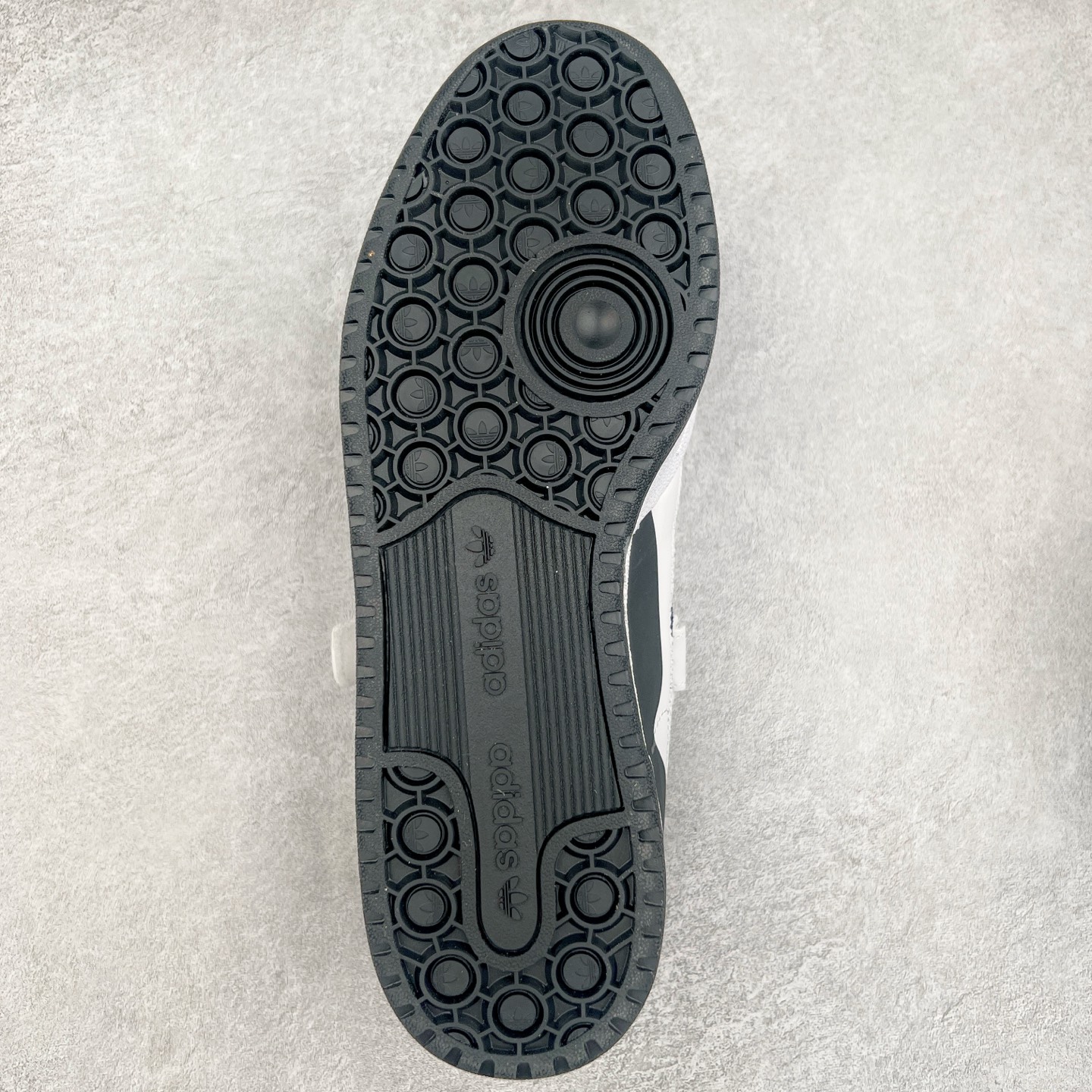 图片[9]-AD Forum 84 Low OG 低帮百搭潮流休闲运动板鞋 以复古篮球鞋的外形为基础 采用皮革拼接 简约百搭 更加贴合舒适 中底内侧网格造型起到点睛之笔 外底橡胶 更显复古 尺码：36 36.5 37.5 38 38.5 39 40 40.5 41 42 42.5 43 44 44.5 45-选品中心