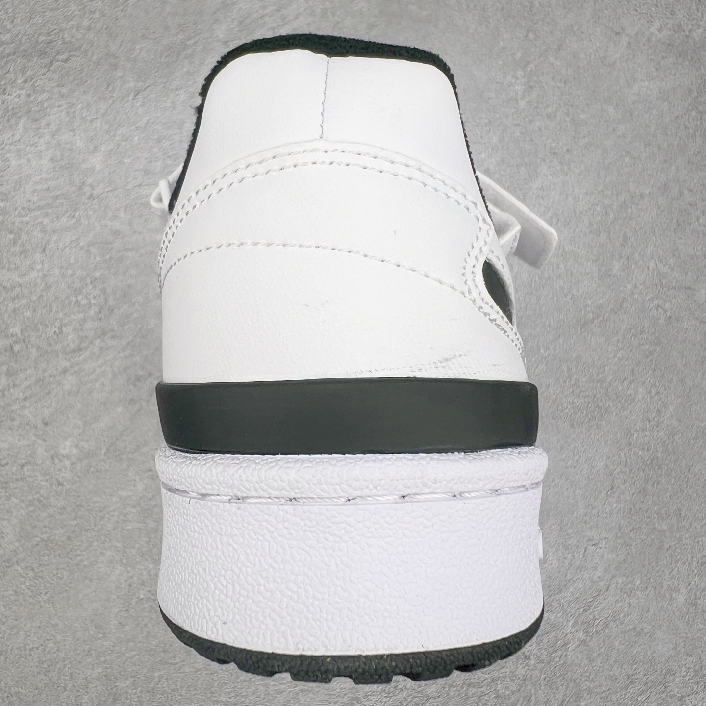 图片[8]-AD Forum 84 Low OG 低帮百搭潮流休闲运动板鞋 以复古篮球鞋的外形为基础 采用皮革拼接 简约百搭 更加贴合舒适 中底内侧网格造型起到点睛之笔 外底橡胶 更显复古 尺码：36 36.5 37.5 38 38.5 39 40 40.5 41 42 42.5 43 44 44.5 45-选品中心