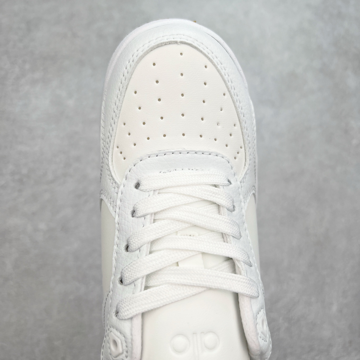 图片[4]-Alo yoga 易梦玲 Jisoo智秀 等多位明星同款上脚 主打各大平台外贸主推大厂采购原材料多处细节一步到位 生产细节 没得说 一款随意搭配的都好看的鞋子aIo采用增高4cm 主打熊猫色 春夏秋冬四季款 舒适简约板鞋 TPU防滑耐磨鞋底 #alo #alo女孩 #AIo #健身穿搭 #鞋子推荐 #板鞋 尺码：35 36 37 38 39 40-选品中心