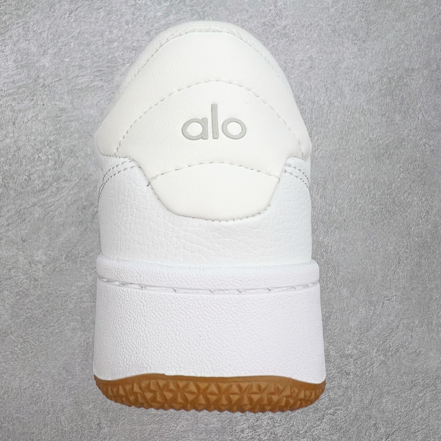 图片[8]-Alo yoga 易梦玲 Jisoo智秀 等多位明星同款上脚 主打各大平台外贸主推大厂采购原材料多处细节一步到位 生产细节 没得说 一款随意搭配的都好看的鞋子aIo采用增高4cm 主打熊猫色 春夏秋冬四季款 舒适简约板鞋 TPU防滑耐磨鞋底 #alo #alo女孩 #AIo #健身穿搭 #鞋子推荐 #板鞋 尺码：35 36 37 38 39 40-选品中心