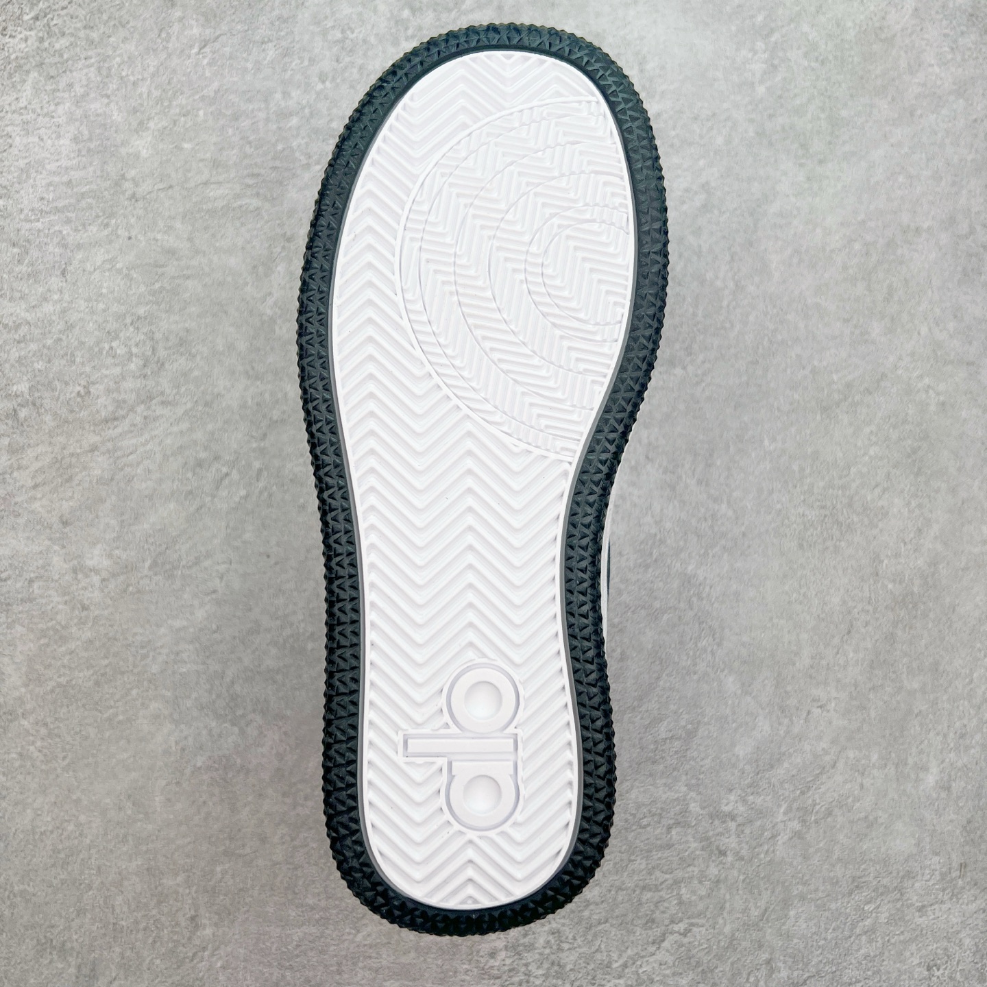 图片[9]-Alo yoga 易梦玲 Jisoo智秀 等多位明星同款上脚 主打各大平台外贸主推大厂采购原材料多处细节一步到位 生产细节 没得说 一款随意搭配的都好看的鞋子aIo采用增高4cm 主打熊猫色 春夏秋冬四季款 舒适简约板鞋 TPU防滑耐磨鞋底 #alo #alo女孩 #AIo #健身穿搭 #鞋子推荐 #板鞋 尺码：35 36 37 38 39 40-选品中心