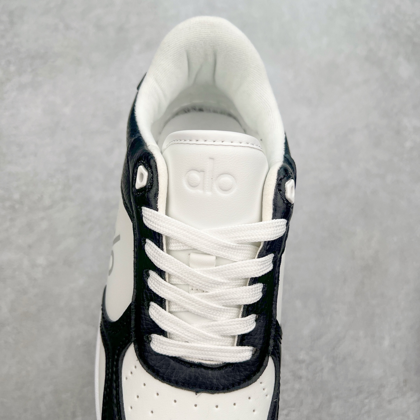 图片[5]-Alo yoga 易梦玲 Jisoo智秀 等多位明星同款上脚 主打各大平台外贸主推大厂采购原材料多处细节一步到位 生产细节 没得说 一款随意搭配的都好看的鞋子aIo采用增高4cm 主打熊猫色 春夏秋冬四季款 舒适简约板鞋 TPU防滑耐磨鞋底 #alo #alo女孩 #AIo #健身穿搭 #鞋子推荐 #板鞋 尺码：35 36 37 38 39 40-选品中心