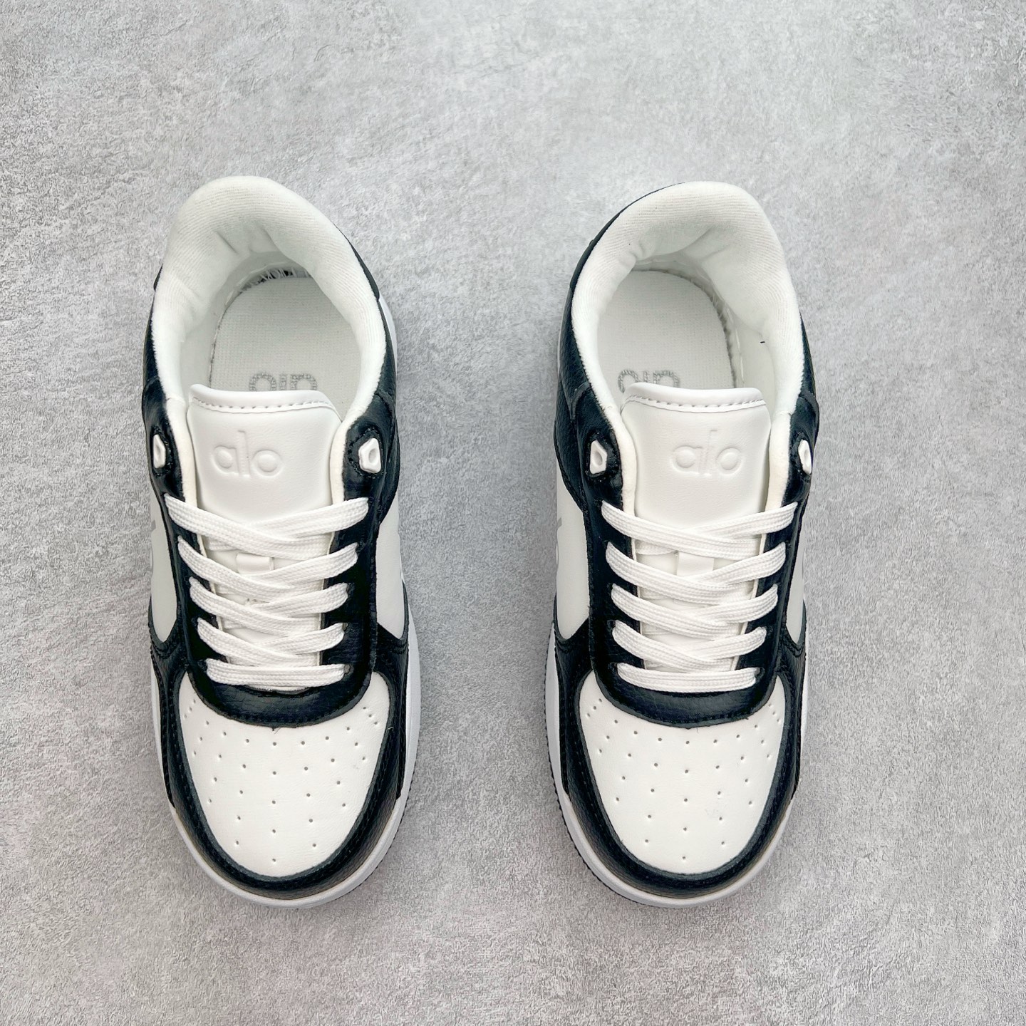 图片[2]-Alo yoga 易梦玲 Jisoo智秀 等多位明星同款上脚 主打各大平台外贸主推大厂采购原材料多处细节一步到位 生产细节 没得说 一款随意搭配的都好看的鞋子aIo采用增高4cm 主打熊猫色 春夏秋冬四季款 舒适简约板鞋 TPU防滑耐磨鞋底 #alo #alo女孩 #AIo #健身穿搭 #鞋子推荐 #板鞋 尺码：35 36 37 38 39 40-选品中心