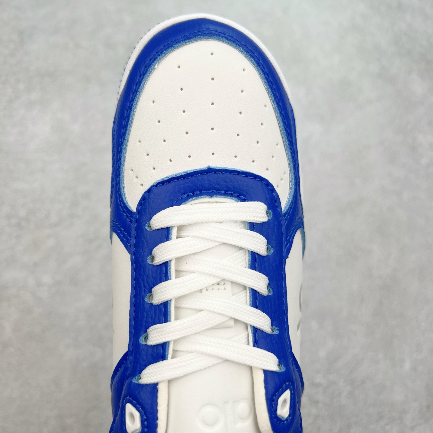 图片[4]-Alo yoga 易梦玲 Jisoo智秀 等多位明星同款上脚 主打各大平台外贸主推大厂采购原材料多处细节一步到位 生产细节 没得说 一款随意搭配的都好看的鞋子aIo采用增高4cm 主打熊猫色 春夏秋冬四季款 舒适简约板鞋 TPU防滑耐磨鞋底 #alo #alo女孩 #AIo #健身穿搭 #鞋子推荐 #板鞋 尺码：35 36 37 38 39 40-选品中心