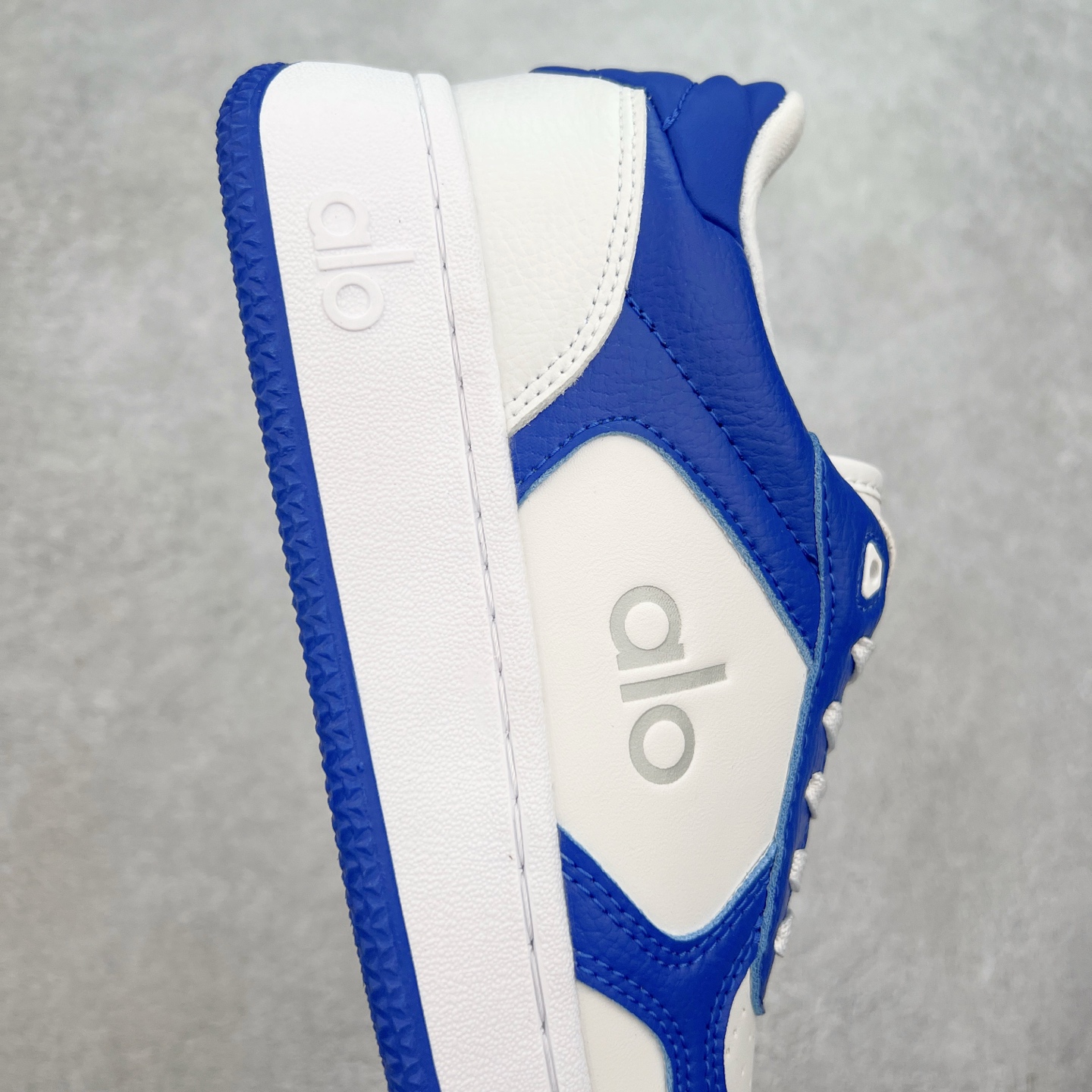 图片[6]-Alo yoga 易梦玲 Jisoo智秀 等多位明星同款上脚 主打各大平台外贸主推大厂采购原材料多处细节一步到位 生产细节 没得说 一款随意搭配的都好看的鞋子aIo采用增高4cm 主打熊猫色 春夏秋冬四季款 舒适简约板鞋 TPU防滑耐磨鞋底 #alo #alo女孩 #AIo #健身穿搭 #鞋子推荐 #板鞋 尺码：35 36 37 38 39 40-选品中心