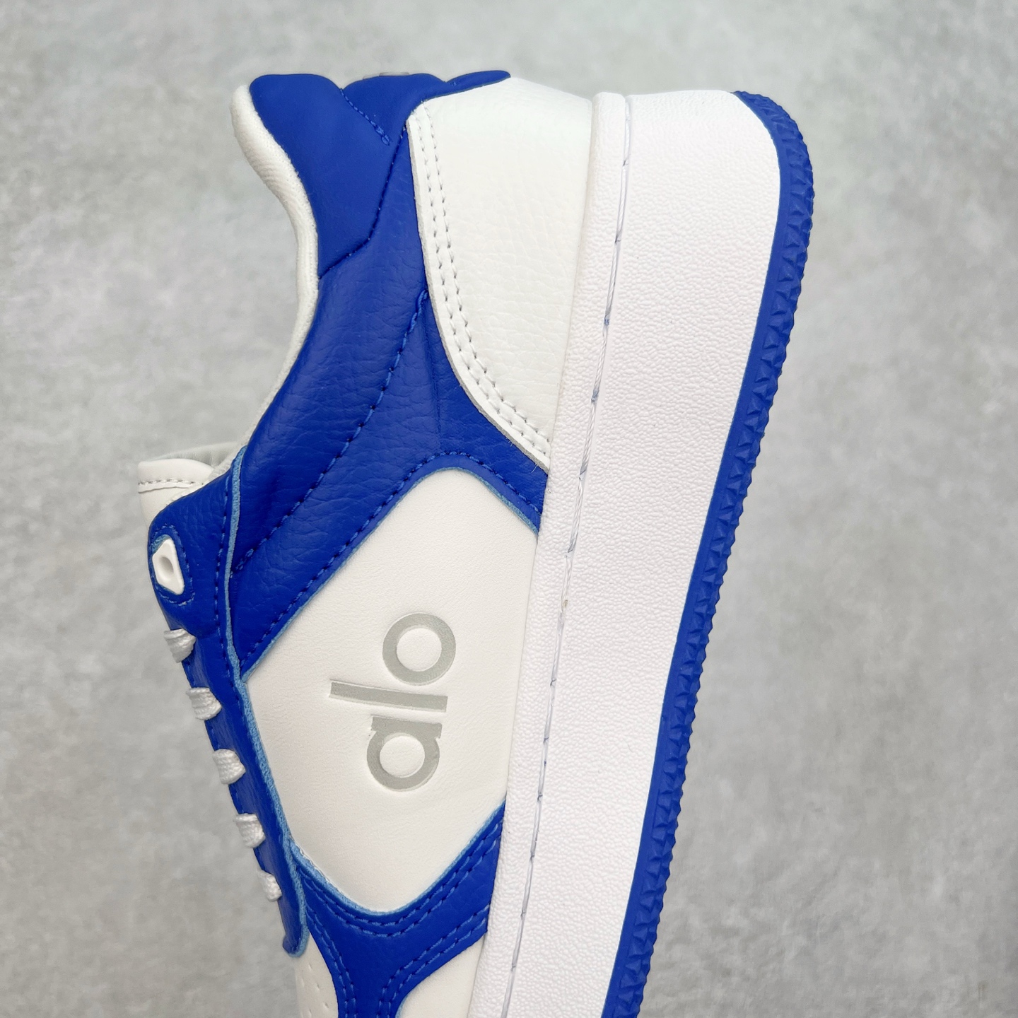 图片[7]-Alo yoga 易梦玲 Jisoo智秀 等多位明星同款上脚 主打各大平台外贸主推大厂采购原材料多处细节一步到位 生产细节 没得说 一款随意搭配的都好看的鞋子aIo采用增高4cm 主打熊猫色 春夏秋冬四季款 舒适简约板鞋 TPU防滑耐磨鞋底 #alo #alo女孩 #AIo #健身穿搭 #鞋子推荐 #板鞋 尺码：35 36 37 38 39 40-选品中心