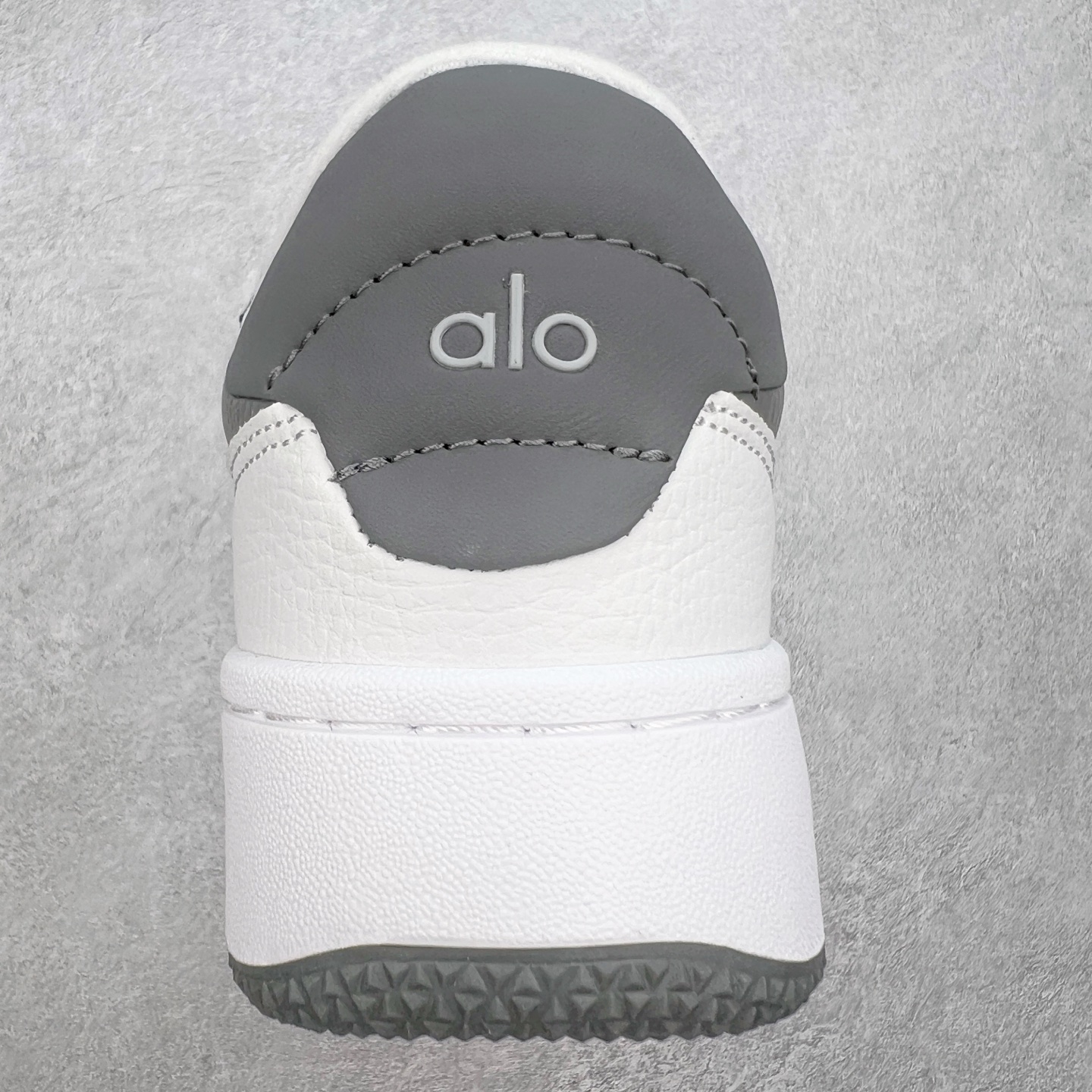 图片[8]-Alo yoga 易梦玲 Jisoo智秀 等多位明星同款上脚 主打各大平台外贸主推大厂采购原材料多处细节一步到位 生产细节 没得说 一款随意搭配的都好看的鞋子aIo采用增高4cm 主打熊猫色 春夏秋冬四季款 舒适简约板鞋 TPU防滑耐磨鞋底 #alo #alo女孩 #AIo #健身穿搭 #鞋子推荐 #板鞋 尺码：35 36 37 38 39 40-选品中心