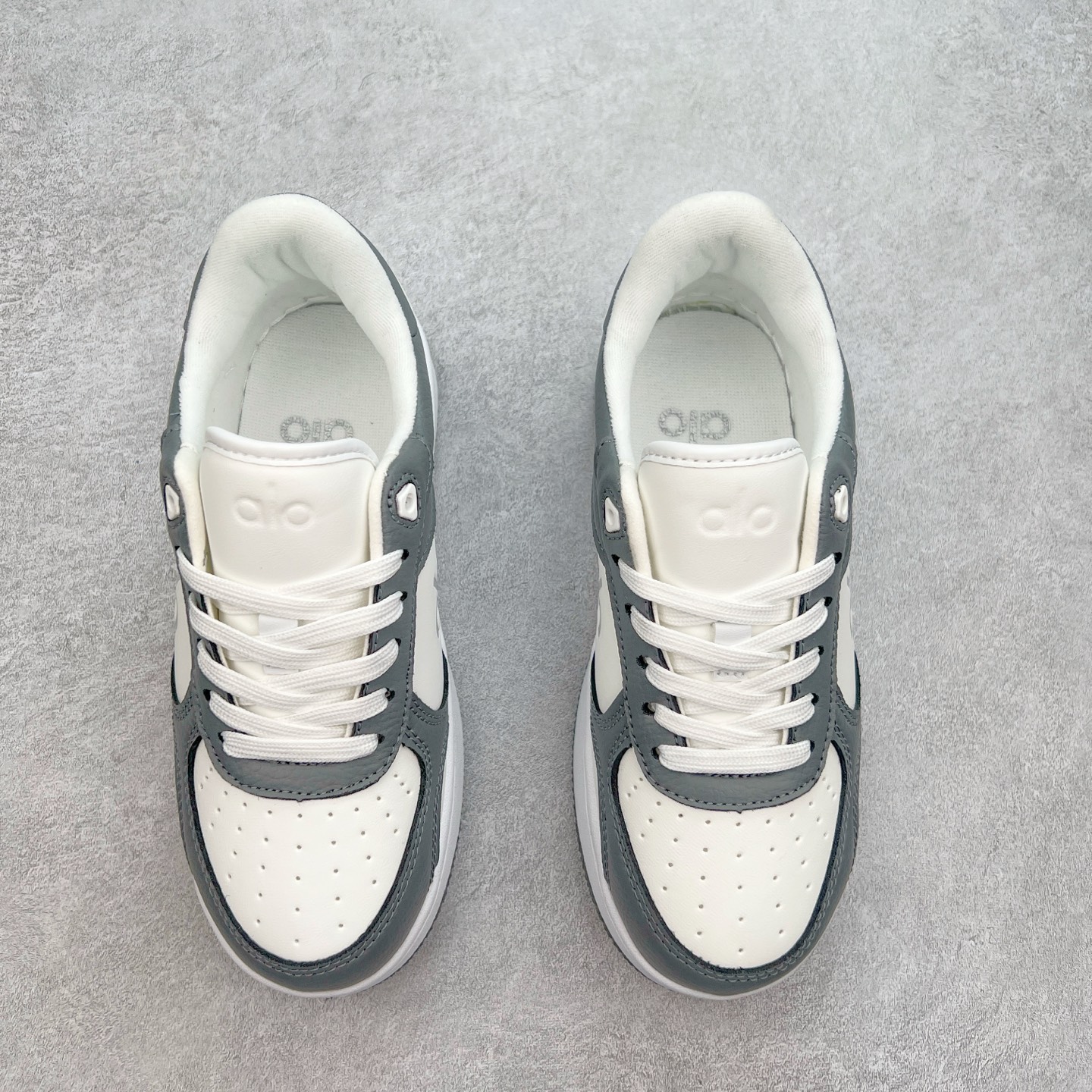 图片[2]-Alo yoga 易梦玲 Jisoo智秀 等多位明星同款上脚 主打各大平台外贸主推大厂采购原材料多处细节一步到位 生产细节 没得说 一款随意搭配的都好看的鞋子aIo采用增高4cm 主打熊猫色 春夏秋冬四季款 舒适简约板鞋 TPU防滑耐磨鞋底 #alo #alo女孩 #AIo #健身穿搭 #鞋子推荐 #板鞋 尺码：35 36 37 38 39 40-选品中心