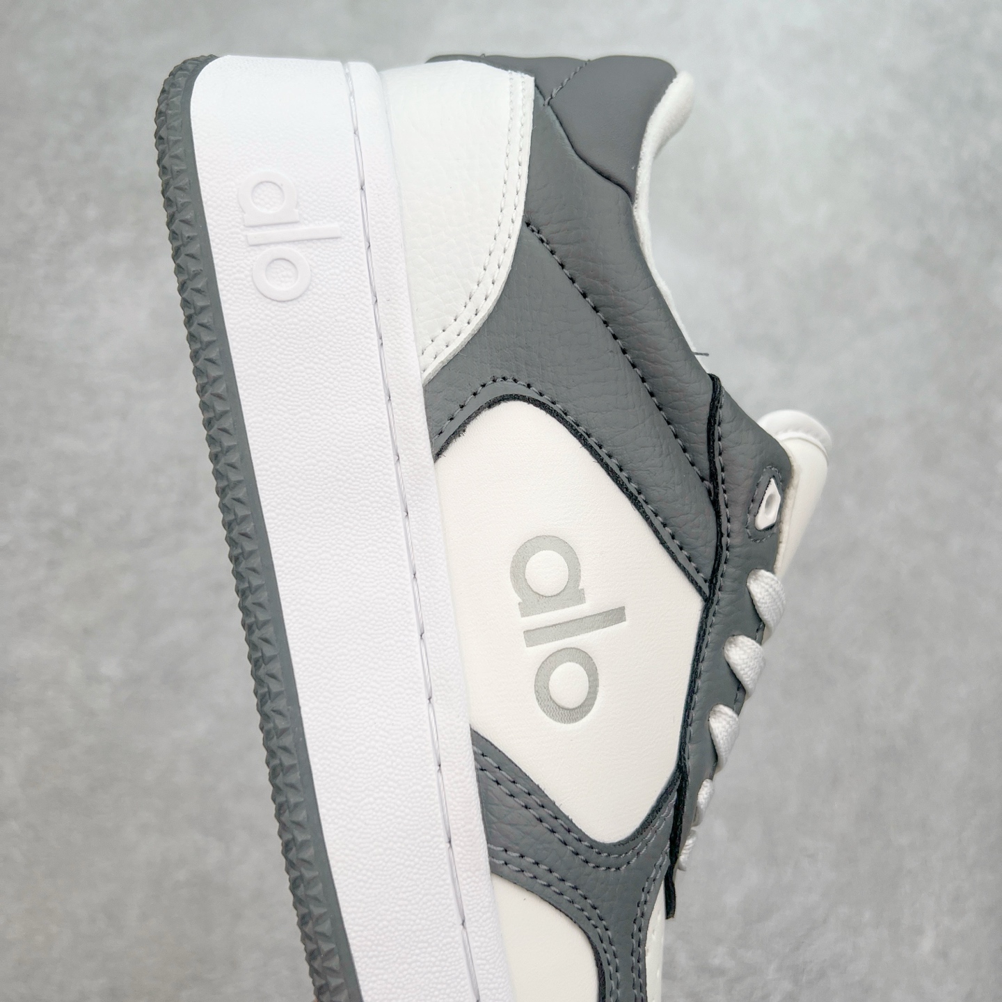 图片[6]-Alo yoga 易梦玲 Jisoo智秀 等多位明星同款上脚 主打各大平台外贸主推大厂采购原材料多处细节一步到位 生产细节 没得说 一款随意搭配的都好看的鞋子aIo采用增高4cm 主打熊猫色 春夏秋冬四季款 舒适简约板鞋 TPU防滑耐磨鞋底 #alo #alo女孩 #AIo #健身穿搭 #鞋子推荐 #板鞋 尺码：35 36 37 38 39 40-选品中心