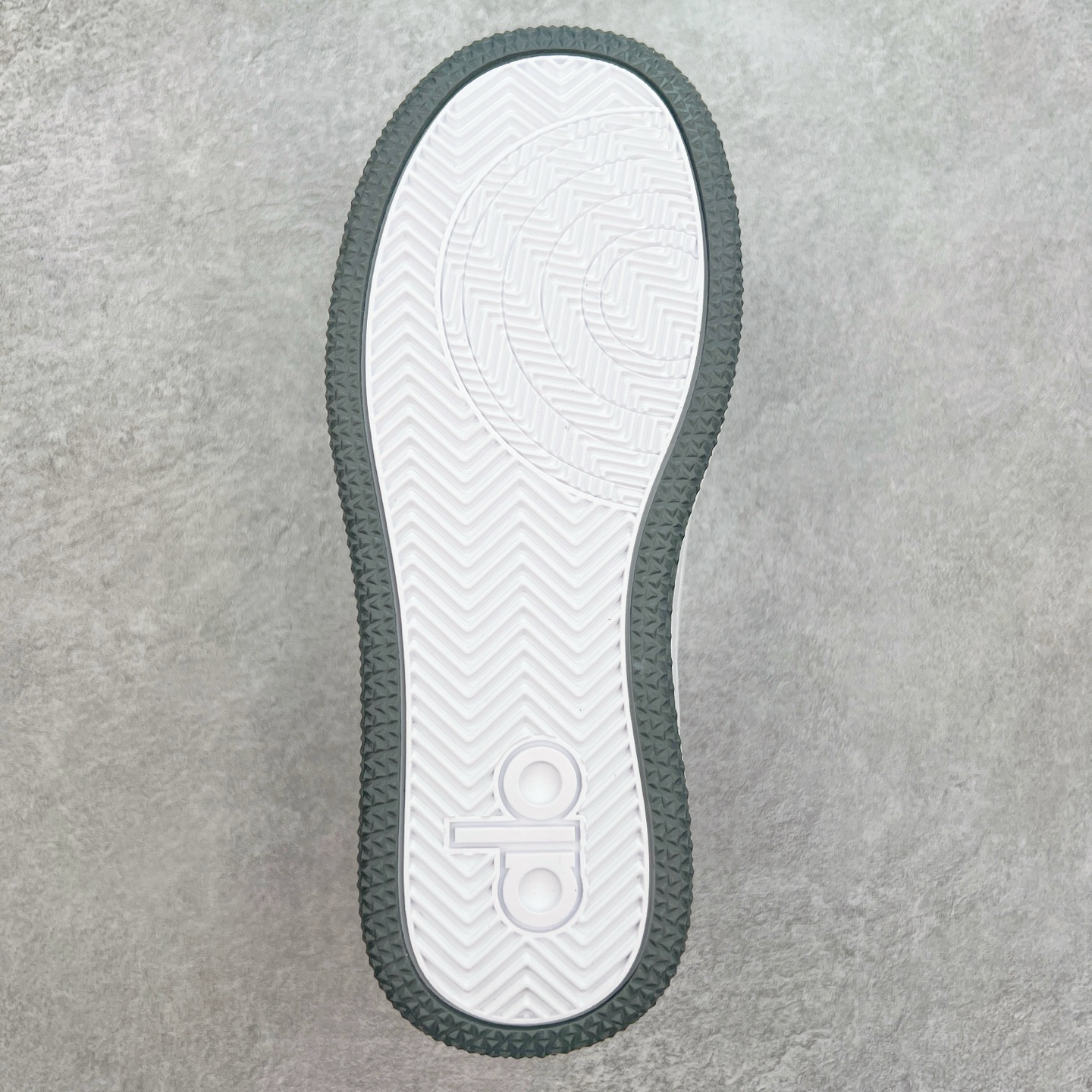 图片[9]-Alo yoga 易梦玲 Jisoo智秀 等多位明星同款上脚 主打各大平台外贸主推大厂采购原材料多处细节一步到位 生产细节 没得说 一款随意搭配的都好看的鞋子aIo采用增高4cm 主打熊猫色 春夏秋冬四季款 舒适简约板鞋 TPU防滑耐磨鞋底 #alo #alo女孩 #AIo #健身穿搭 #鞋子推荐 #板鞋 尺码：35 36 37 38 39 40-选品中心