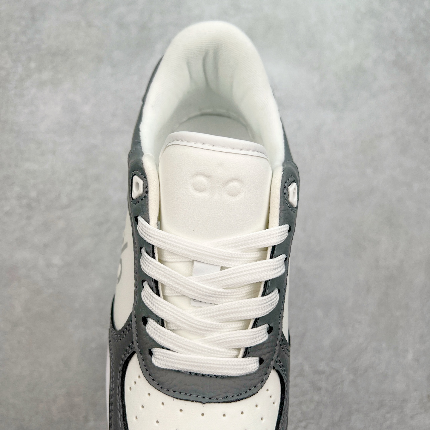 图片[5]-Alo yoga 易梦玲 Jisoo智秀 等多位明星同款上脚 主打各大平台外贸主推大厂采购原材料多处细节一步到位 生产细节 没得说 一款随意搭配的都好看的鞋子aIo采用增高4cm 主打熊猫色 春夏秋冬四季款 舒适简约板鞋 TPU防滑耐磨鞋底 #alo #alo女孩 #AIo #健身穿搭 #鞋子推荐 #板鞋 尺码：35 36 37 38 39 40-选品中心