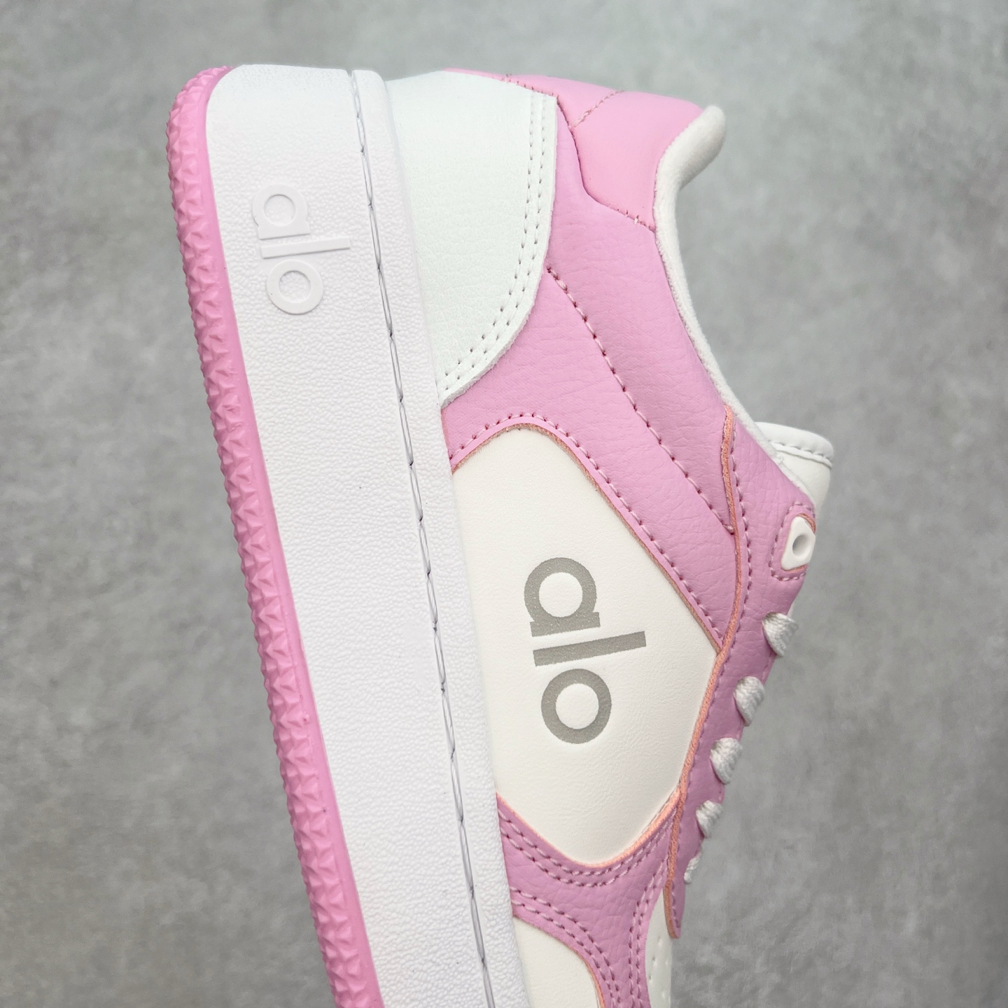 图片[6]-Alo yoga 易梦玲 Jisoo智秀 等多位明星同款上脚 主打各大平台外贸主推大厂采购原材料多处细节一步到位 生产细节 没得说 一款随意搭配的都好看的鞋子aIo采用增高4cm 主打熊猫色 春夏秋冬四季款 舒适简约板鞋 TPU防滑耐磨鞋底 #alo #alo女孩 #AIo #健身穿搭 #鞋子推荐 #板鞋 尺码：35 36 37 38 39 40-选品中心