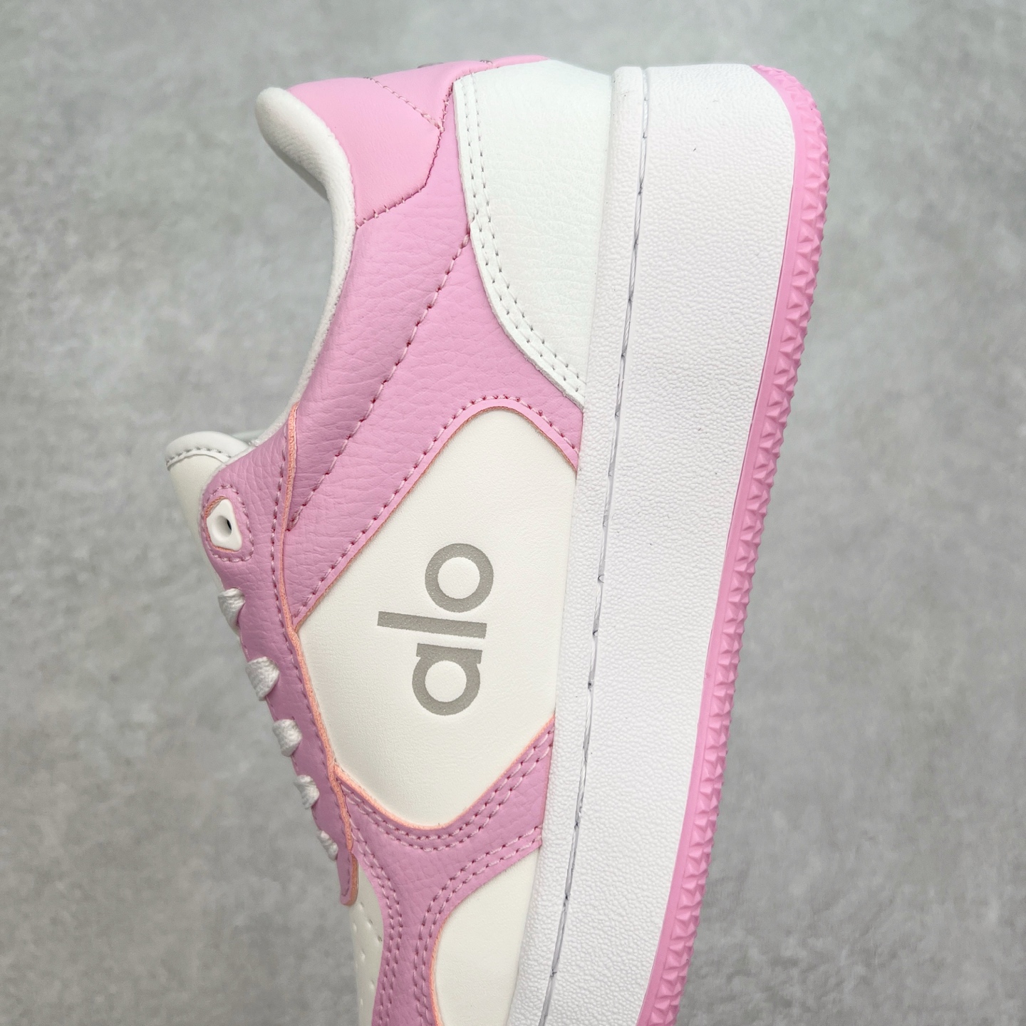 图片[7]-Alo yoga 易梦玲 Jisoo智秀 等多位明星同款上脚 主打各大平台外贸主推大厂采购原材料多处细节一步到位 生产细节 没得说 一款随意搭配的都好看的鞋子aIo采用增高4cm 主打熊猫色 春夏秋冬四季款 舒适简约板鞋 TPU防滑耐磨鞋底 #alo #alo女孩 #AIo #健身穿搭 #鞋子推荐 #板鞋 尺码：35 36 37 38 39 40-选品中心