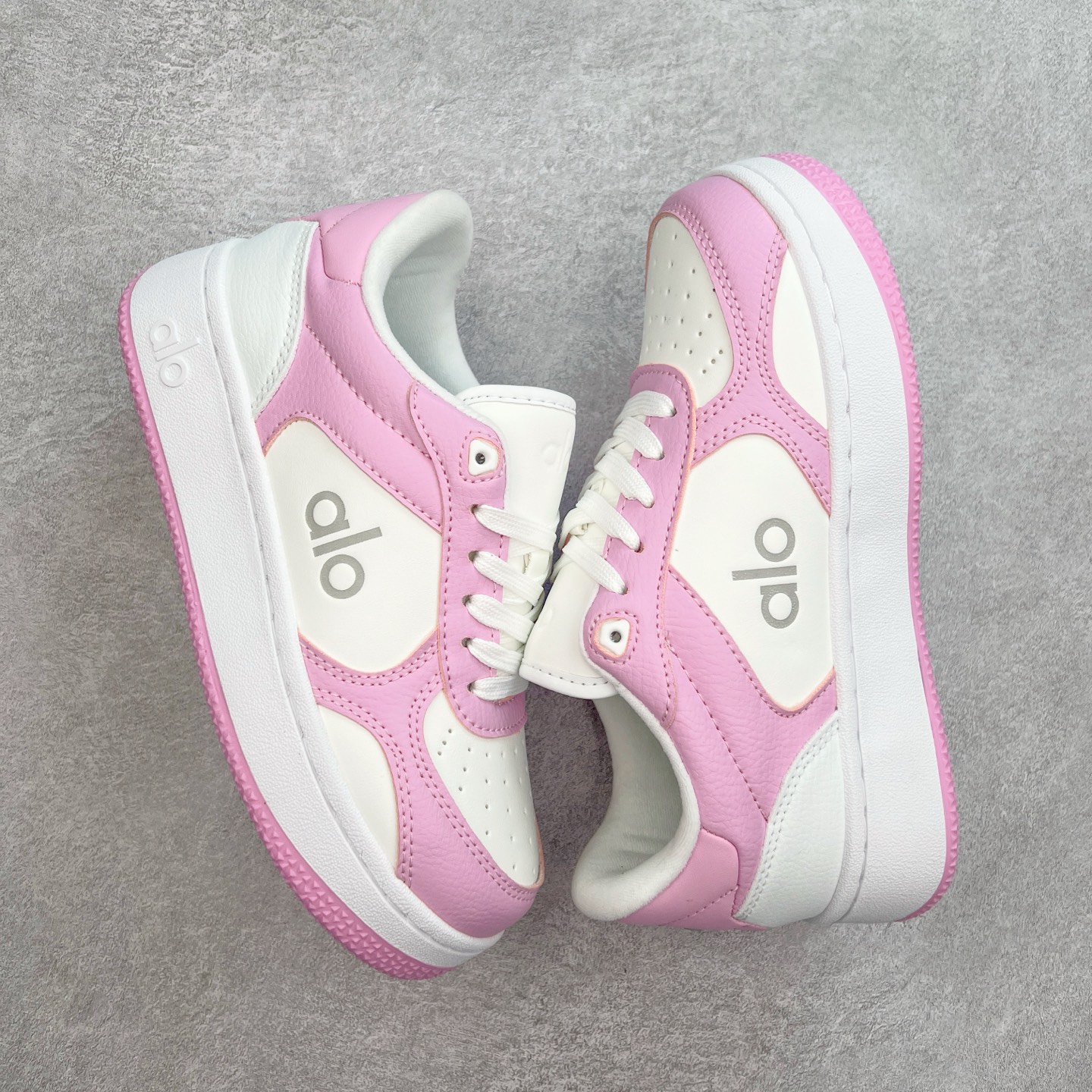 图片[3]-Alo yoga 易梦玲 Jisoo智秀 等多位明星同款上脚 主打各大平台外贸主推大厂采购原材料多处细节一步到位 生产细节 没得说 一款随意搭配的都好看的鞋子aIo采用增高4cm 主打熊猫色 春夏秋冬四季款 舒适简约板鞋 TPU防滑耐磨鞋底 #alo #alo女孩 #AIo #健身穿搭 #鞋子推荐 #板鞋 尺码：35 36 37 38 39 40-选品中心