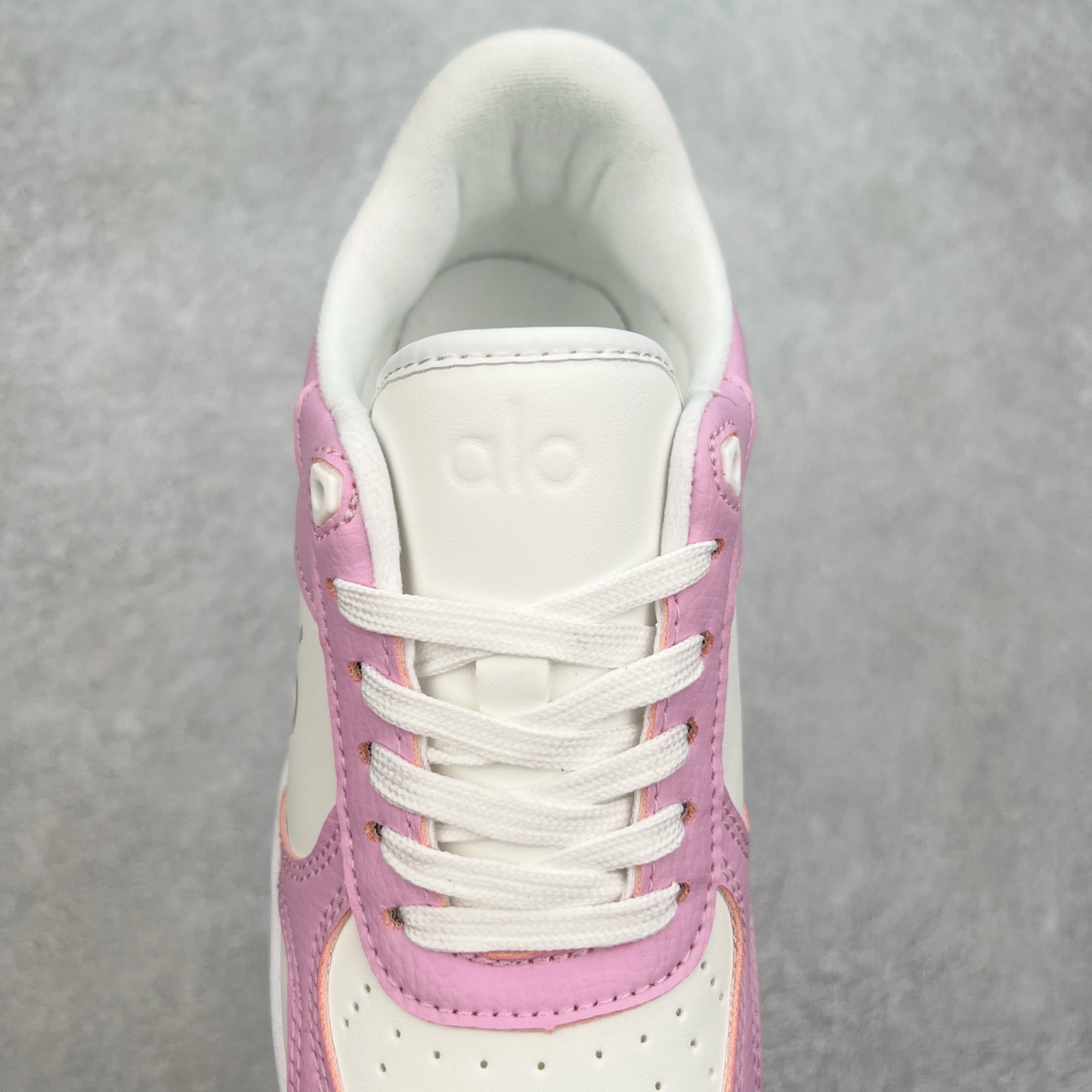 图片[5]-Alo yoga 易梦玲 Jisoo智秀 等多位明星同款上脚 主打各大平台外贸主推大厂采购原材料多处细节一步到位 生产细节 没得说 一款随意搭配的都好看的鞋子aIo采用增高4cm 主打熊猫色 春夏秋冬四季款 舒适简约板鞋 TPU防滑耐磨鞋底 #alo #alo女孩 #AIo #健身穿搭 #鞋子推荐 #板鞋 尺码：35 36 37 38 39 40-选品中心