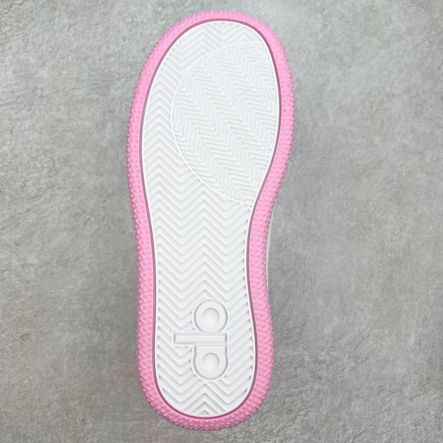 图片[9]-Alo yoga 易梦玲 Jisoo智秀 等多位明星同款上脚 主打各大平台外贸主推大厂采购原材料多处细节一步到位 生产细节 没得说 一款随意搭配的都好看的鞋子aIo采用增高4cm 主打熊猫色 春夏秋冬四季款 舒适简约板鞋 TPU防滑耐磨鞋底 #alo #alo女孩 #AIo #健身穿搭 #鞋子推荐 #板鞋 尺码：35 36 37 38 39 40-选品中心