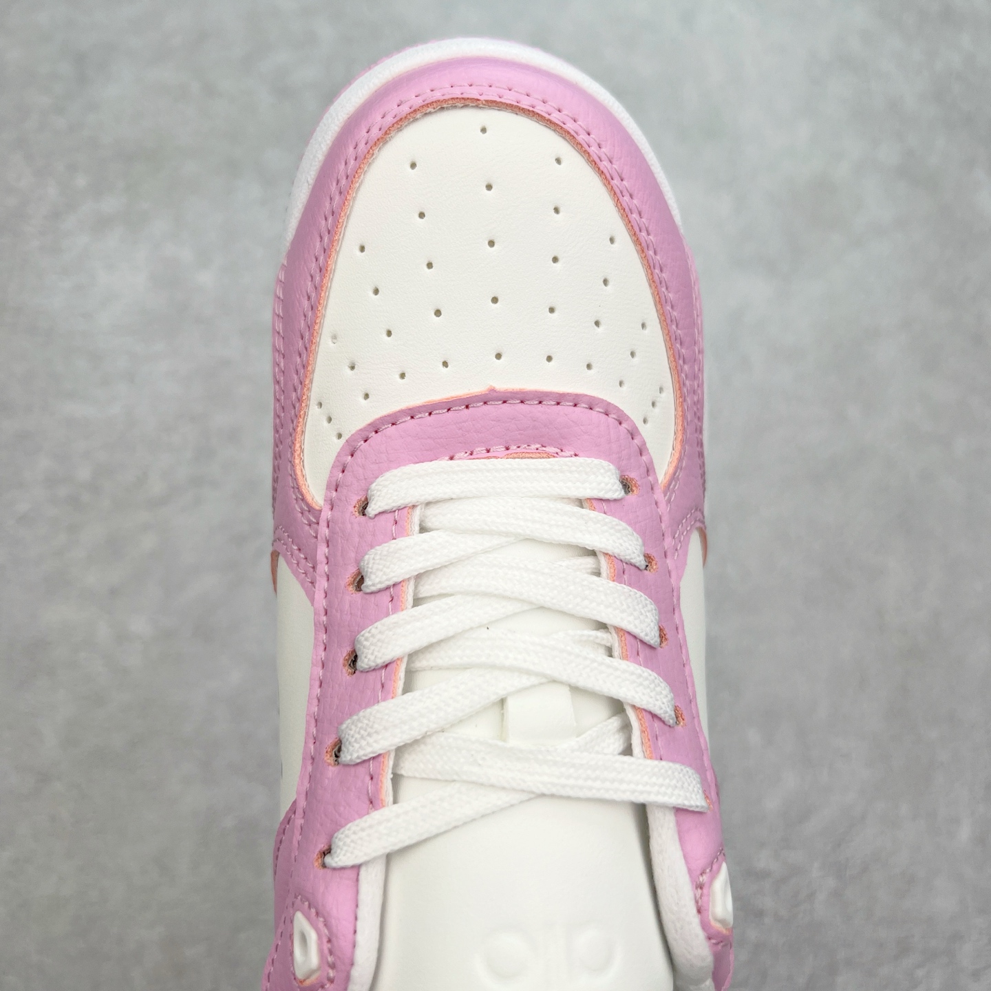 图片[4]-Alo yoga 易梦玲 Jisoo智秀 等多位明星同款上脚 主打各大平台外贸主推大厂采购原材料多处细节一步到位 生产细节 没得说 一款随意搭配的都好看的鞋子aIo采用增高4cm 主打熊猫色 春夏秋冬四季款 舒适简约板鞋 TPU防滑耐磨鞋底 #alo #alo女孩 #AIo #健身穿搭 #鞋子推荐 #板鞋 尺码：35 36 37 38 39 40-选品中心