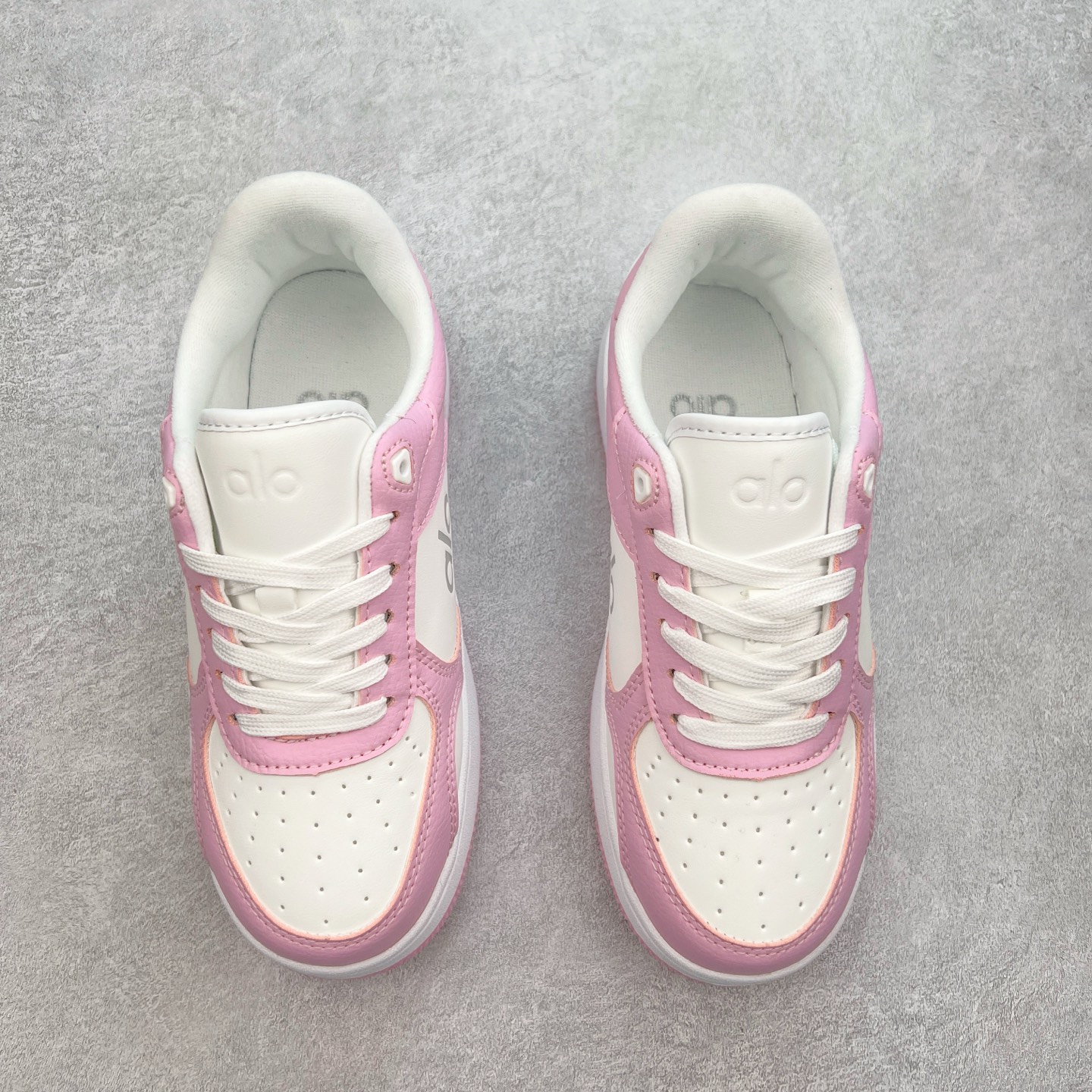 图片[2]-Alo yoga 易梦玲 Jisoo智秀 等多位明星同款上脚 主打各大平台外贸主推大厂采购原材料多处细节一步到位 生产细节 没得说 一款随意搭配的都好看的鞋子aIo采用增高4cm 主打熊猫色 春夏秋冬四季款 舒适简约板鞋 TPU防滑耐磨鞋底 #alo #alo女孩 #AIo #健身穿搭 #鞋子推荐 #板鞋 尺码：35 36 37 38 39 40-选品中心