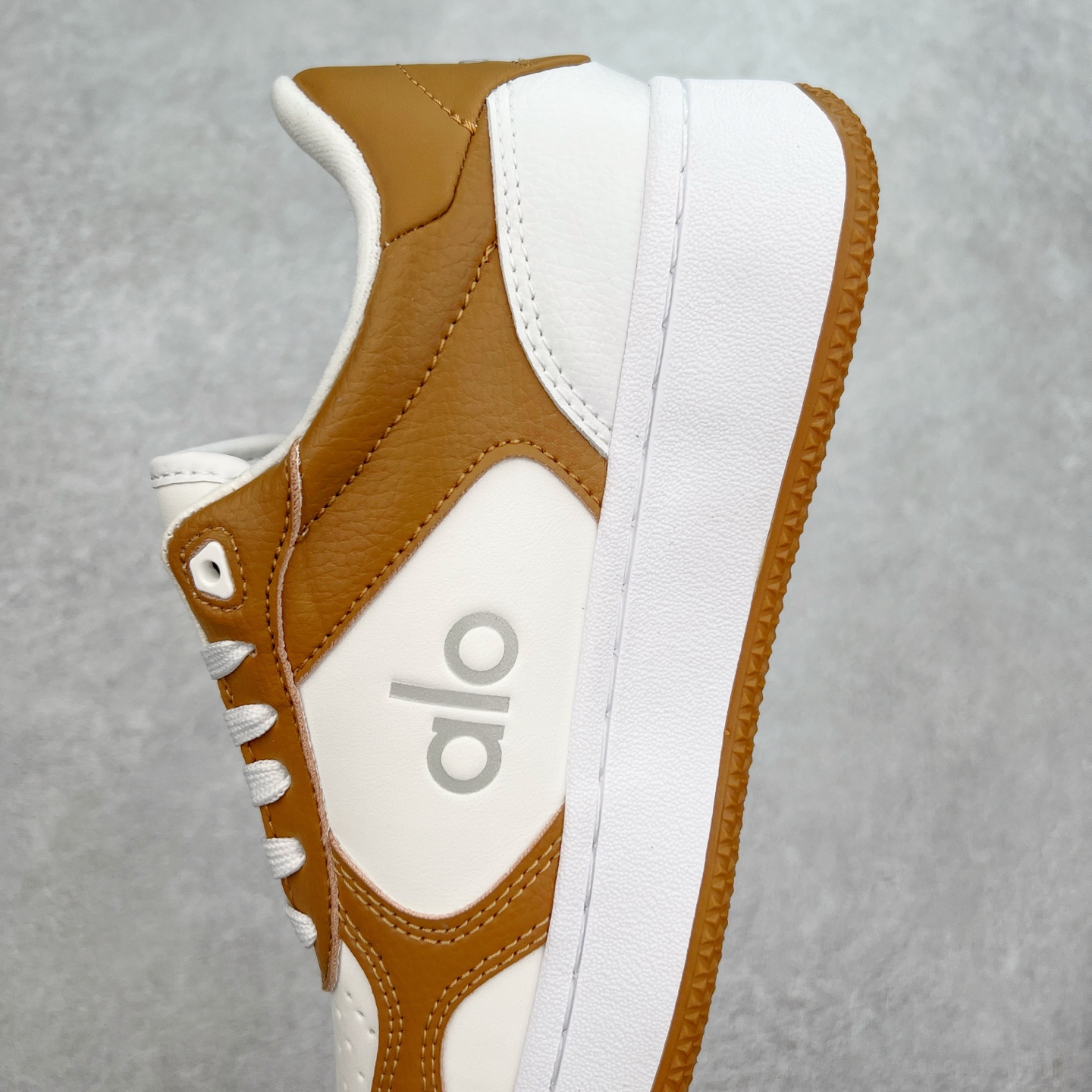 图片[7]-Alo yoga 易梦玲 Jisoo智秀 等多位明星同款上脚 主打各大平台外贸主推大厂采购原材料多处细节一步到位 生产细节 没得说 一款随意搭配的都好看的鞋子aIo采用增高4cm 主打熊猫色 春夏秋冬四季款 舒适简约板鞋 TPU防滑耐磨鞋底 #alo #alo女孩 #AIo #健身穿搭 #鞋子推荐 #板鞋 尺码：35 36 37 38 39 40-选品中心